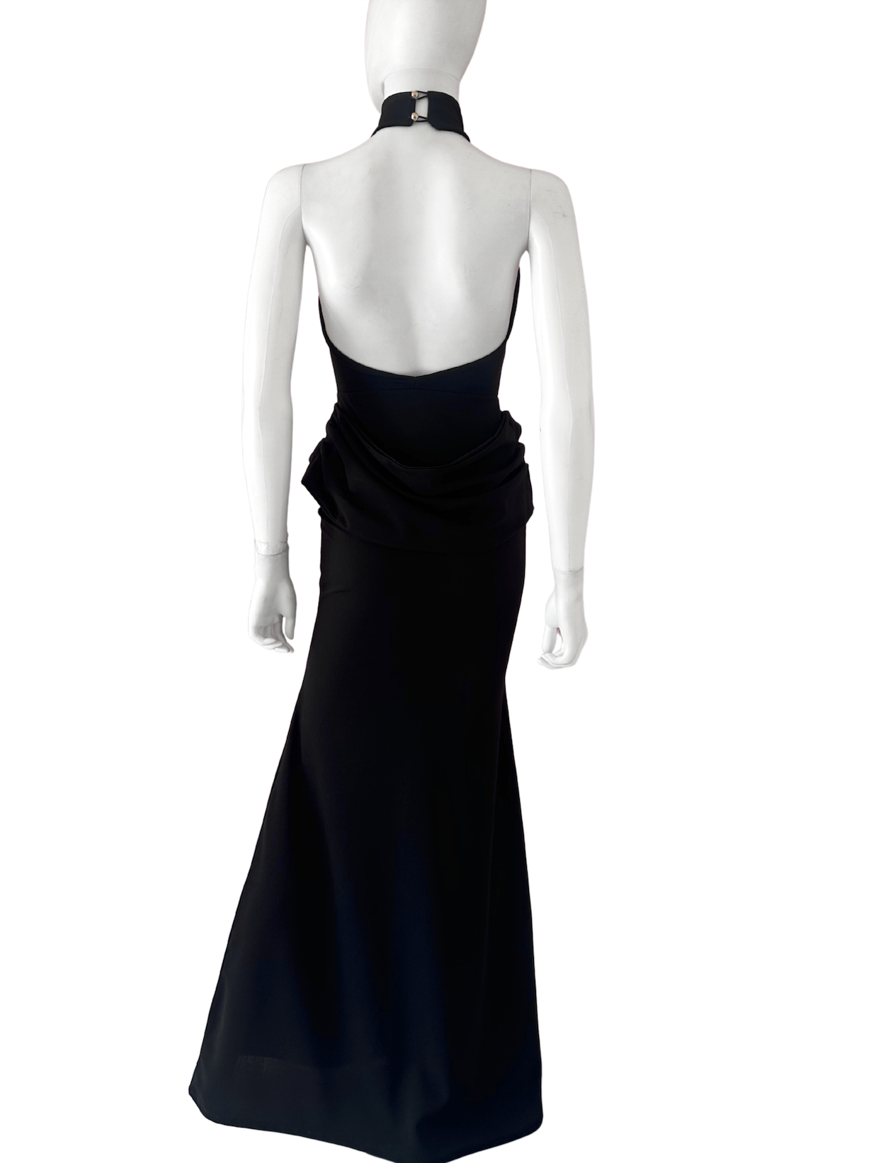 Vestido halter detalle en cadera negro