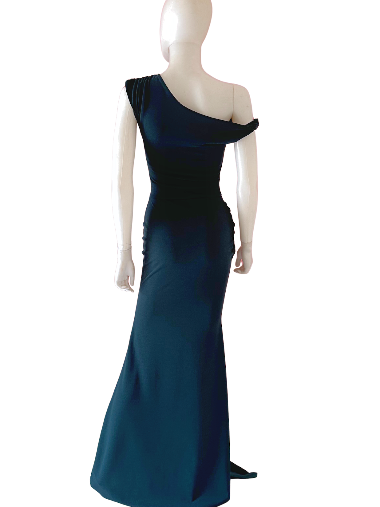 Vestido hombro caído plisado verde botella