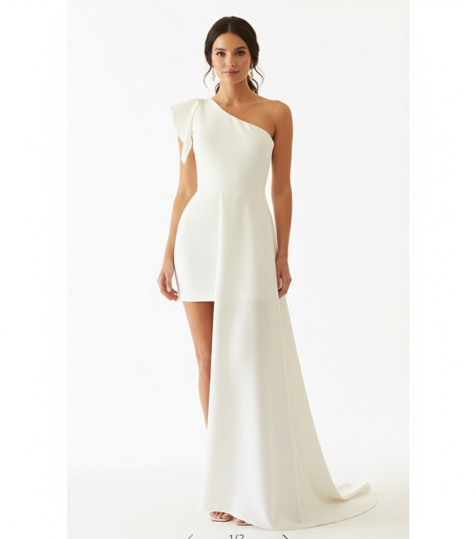 Vestido falda asimétrica ivory.