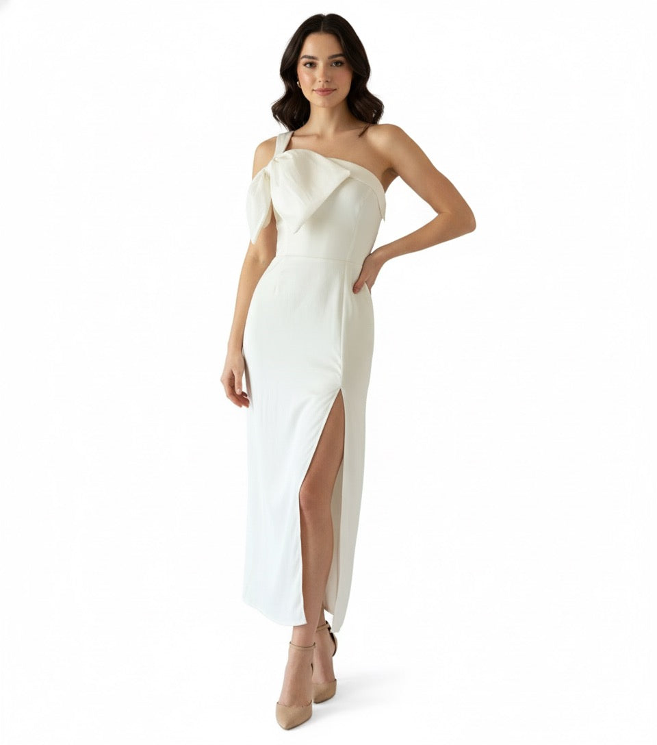 Vestido moño en pecho ivory.