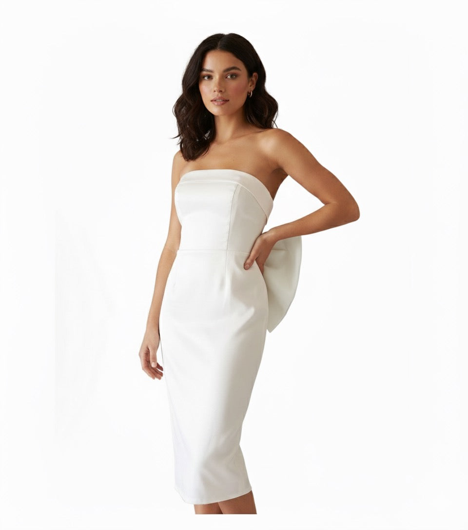 Vestido moño oversize midi blanco.