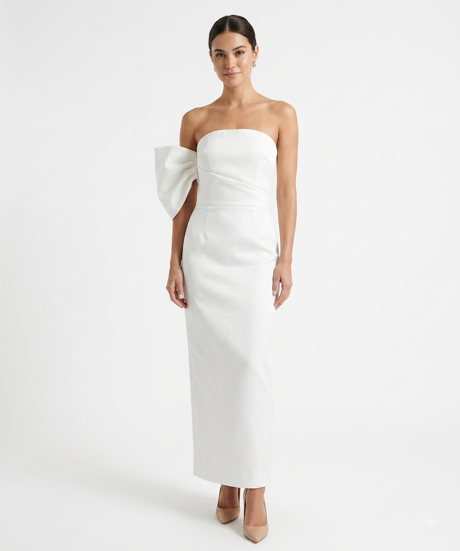 Vestido moño en brazo falda recta blanco.