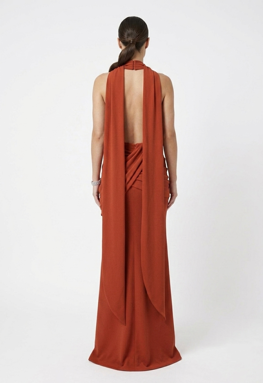 PRE-ORDER Vestido plisados y capa en cuello chedrón