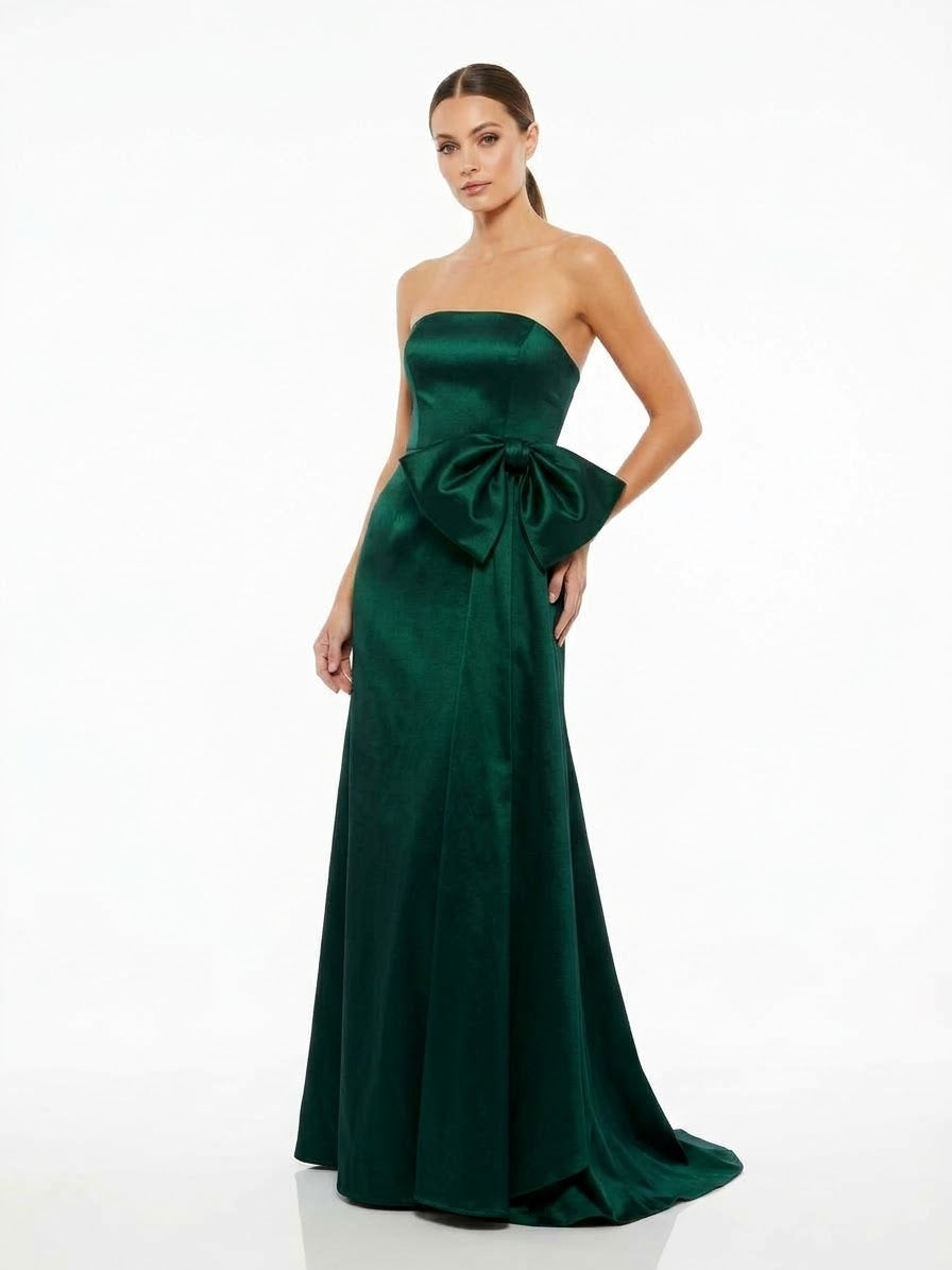 Vestido cauda lateral con moño verde botella