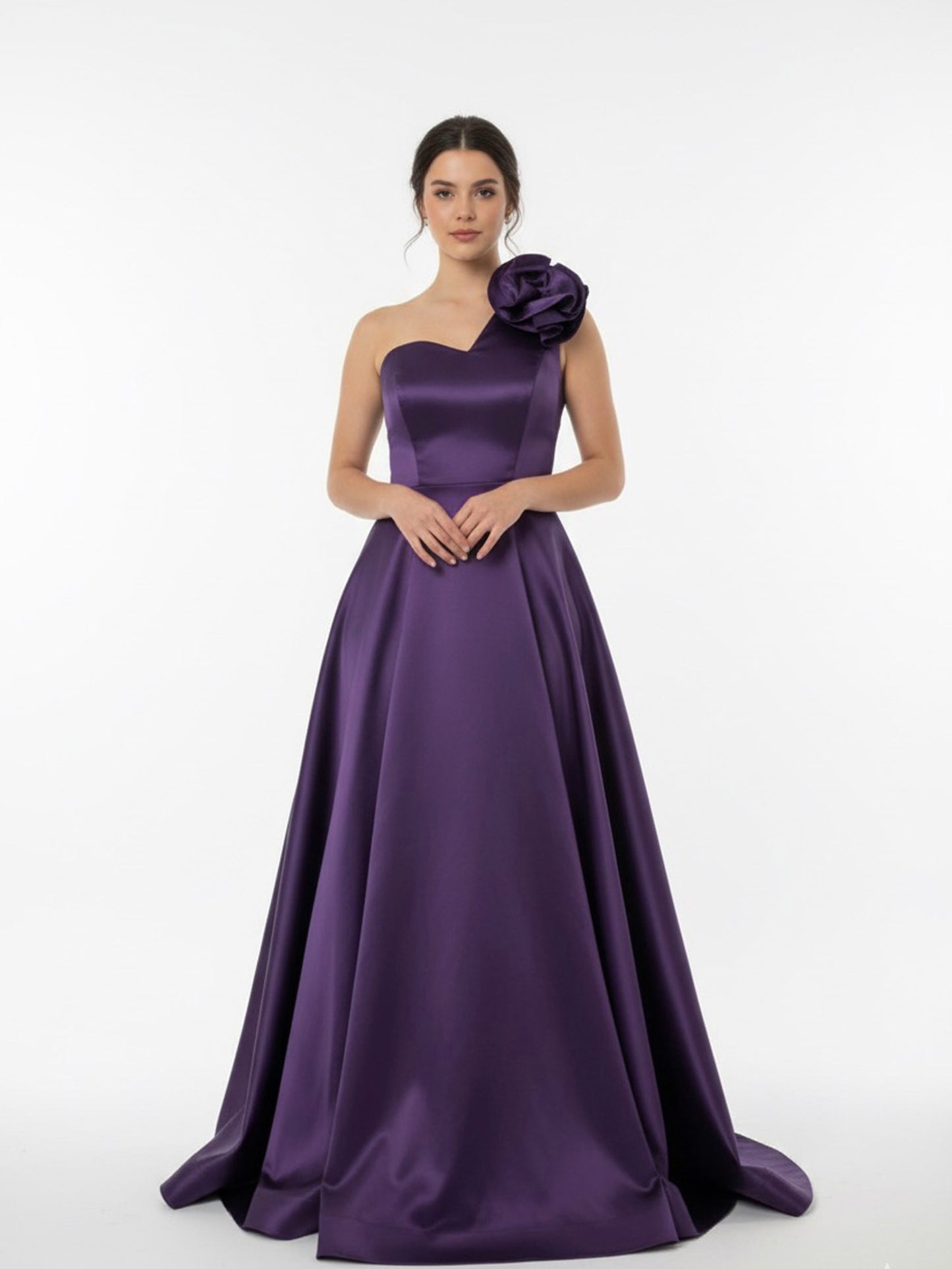 Vestido flor en hombro uva.