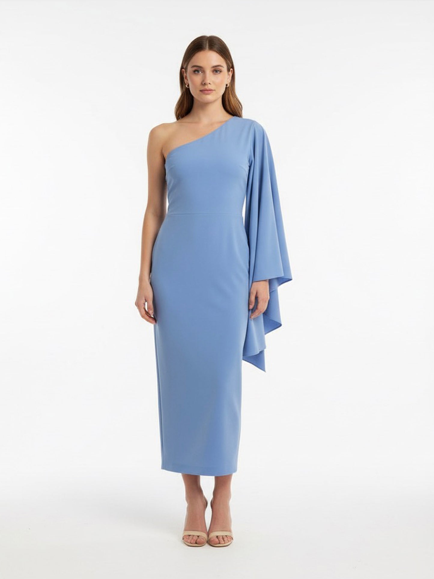 Vestido midi manga oversize azul pastel.