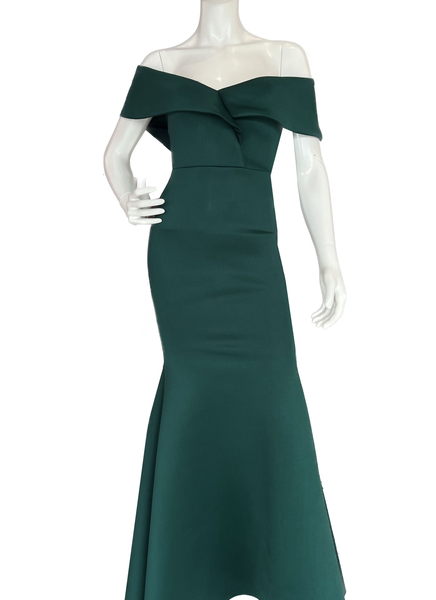 Vestido sirena sin hombros verde.