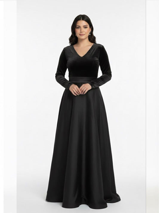 Vestido velvet tafeta  cuello V negro.