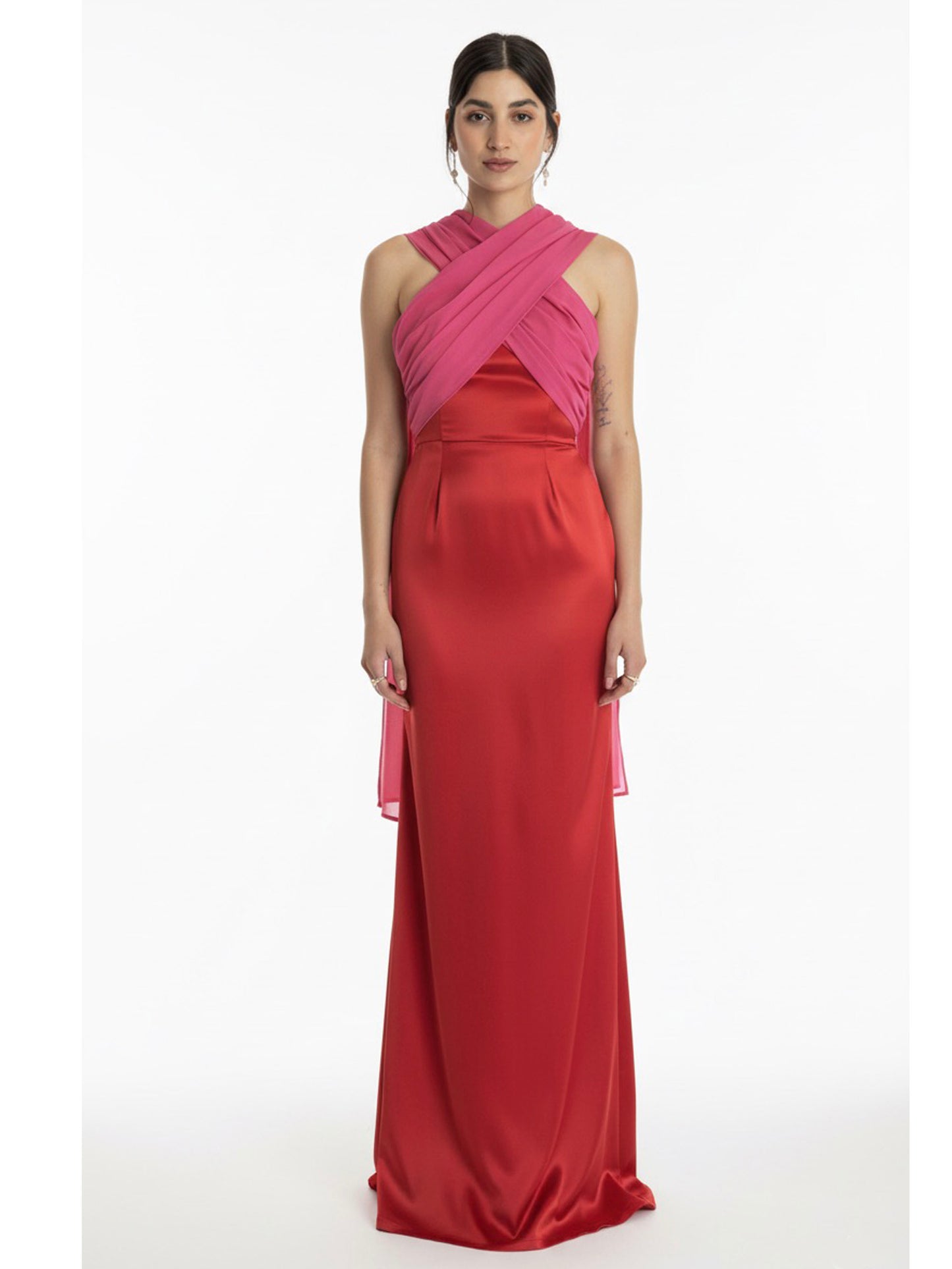 Vestido multi forma halter rojo con rosa.