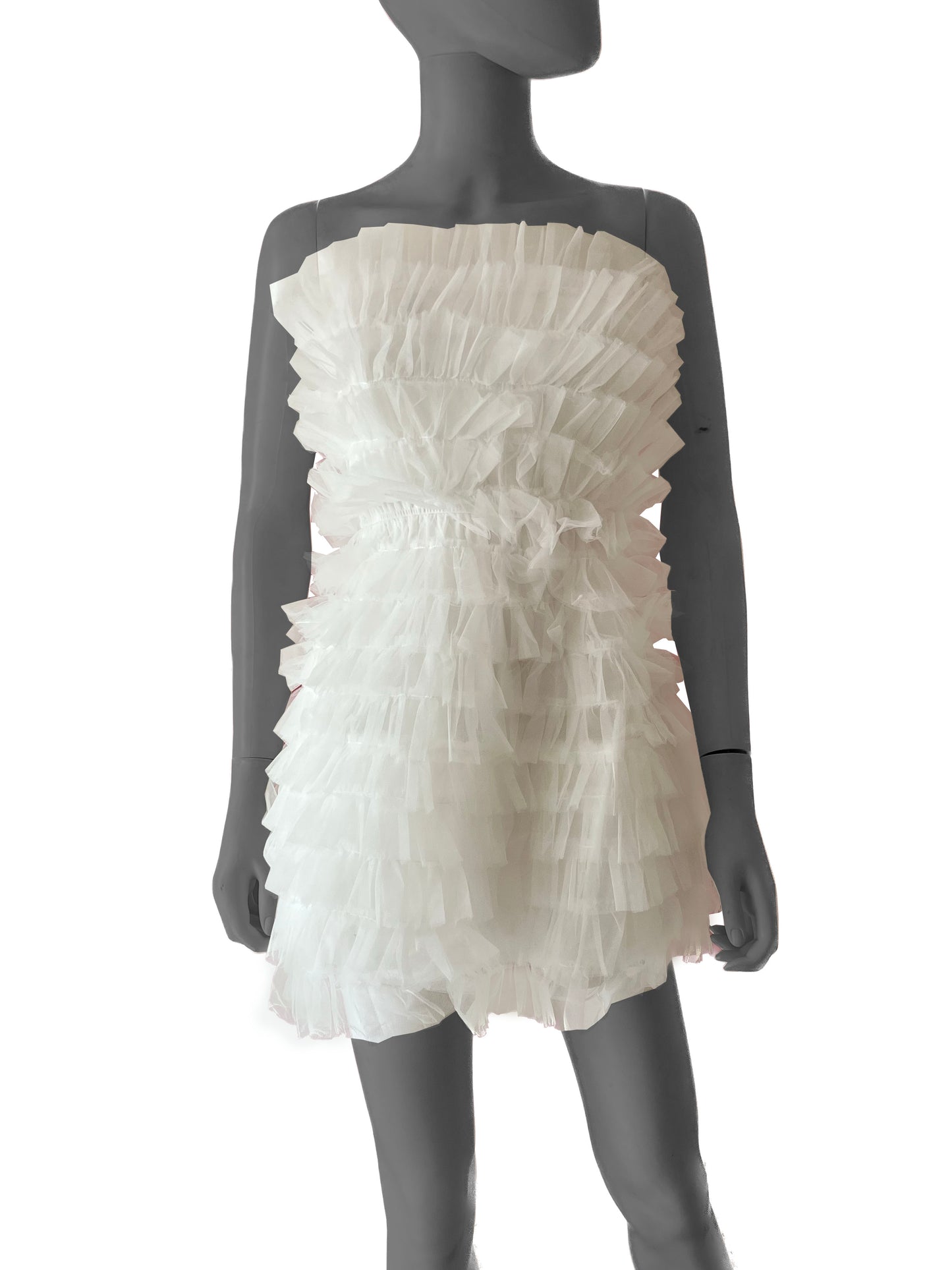 Vestido corto de tul blanco.