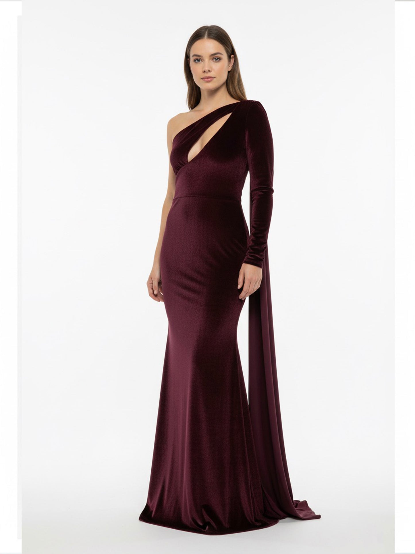 Vestido velvet escote y colgante en hombro tinto.
