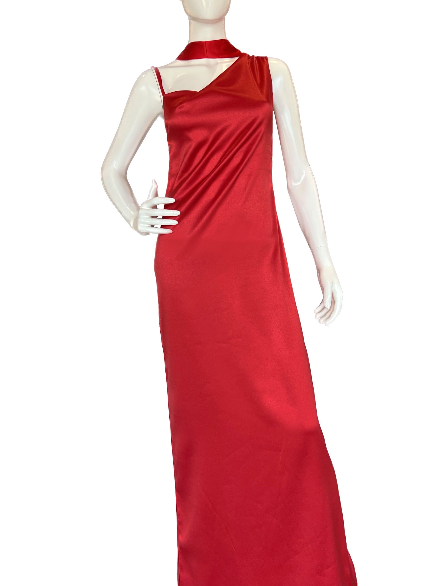 Vestido un tirante satén rojo .