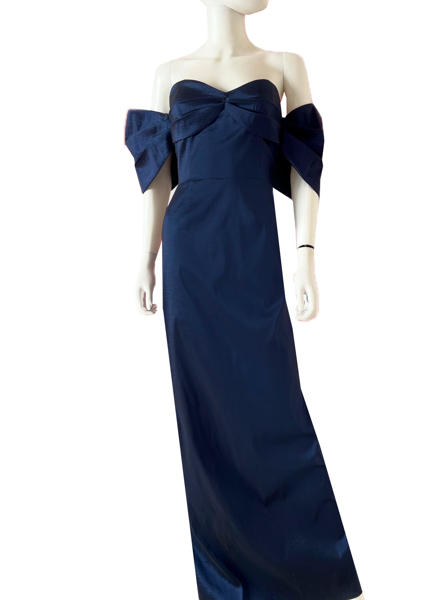 Vestido moño en brazos azul marino.