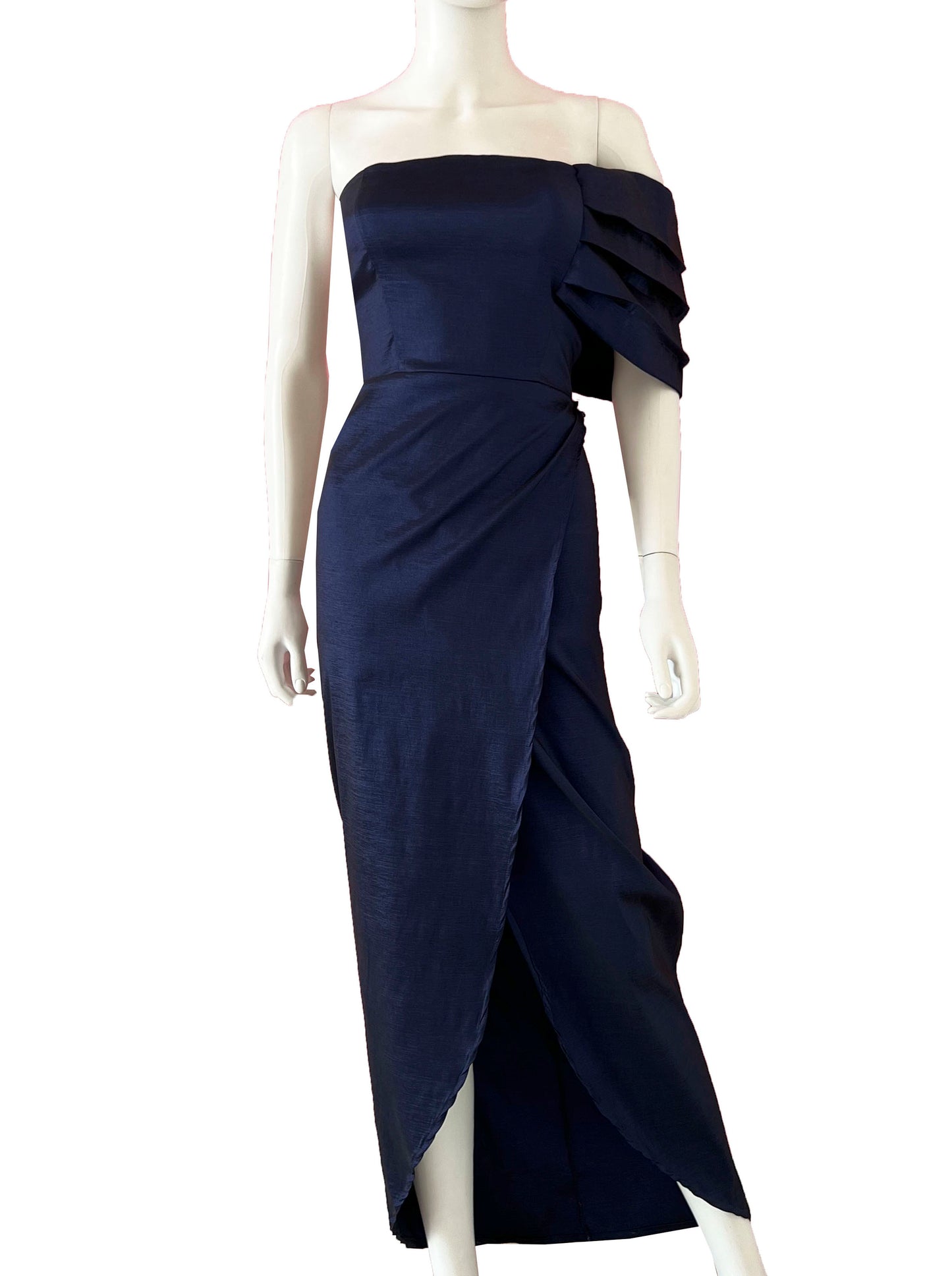 Vestido tulipán una manga azul marino.