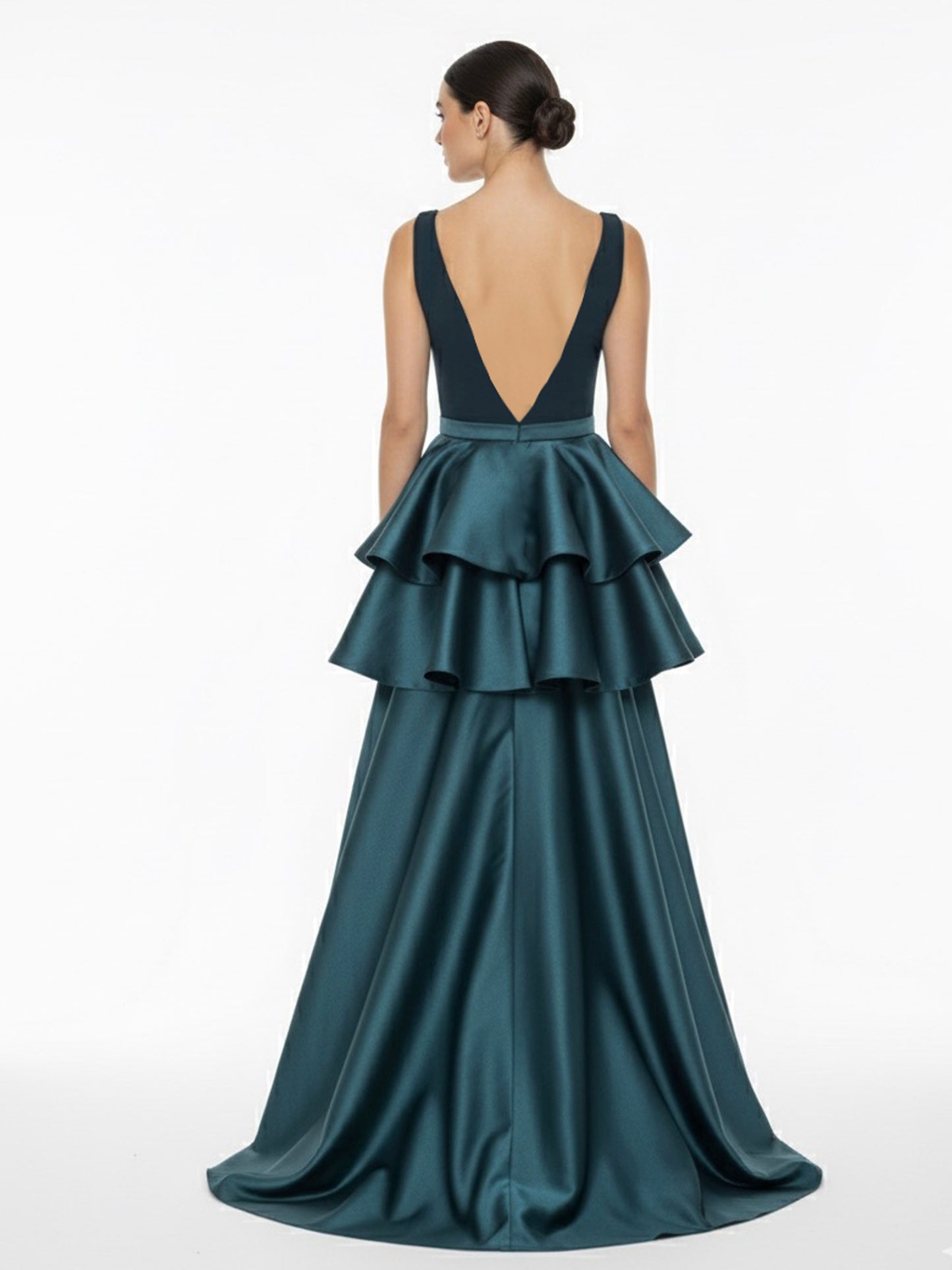 Vestido cauda con volantes verde botella.
