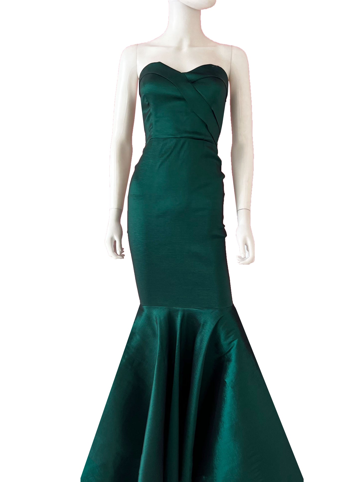 Vestido sirena strapless verde.