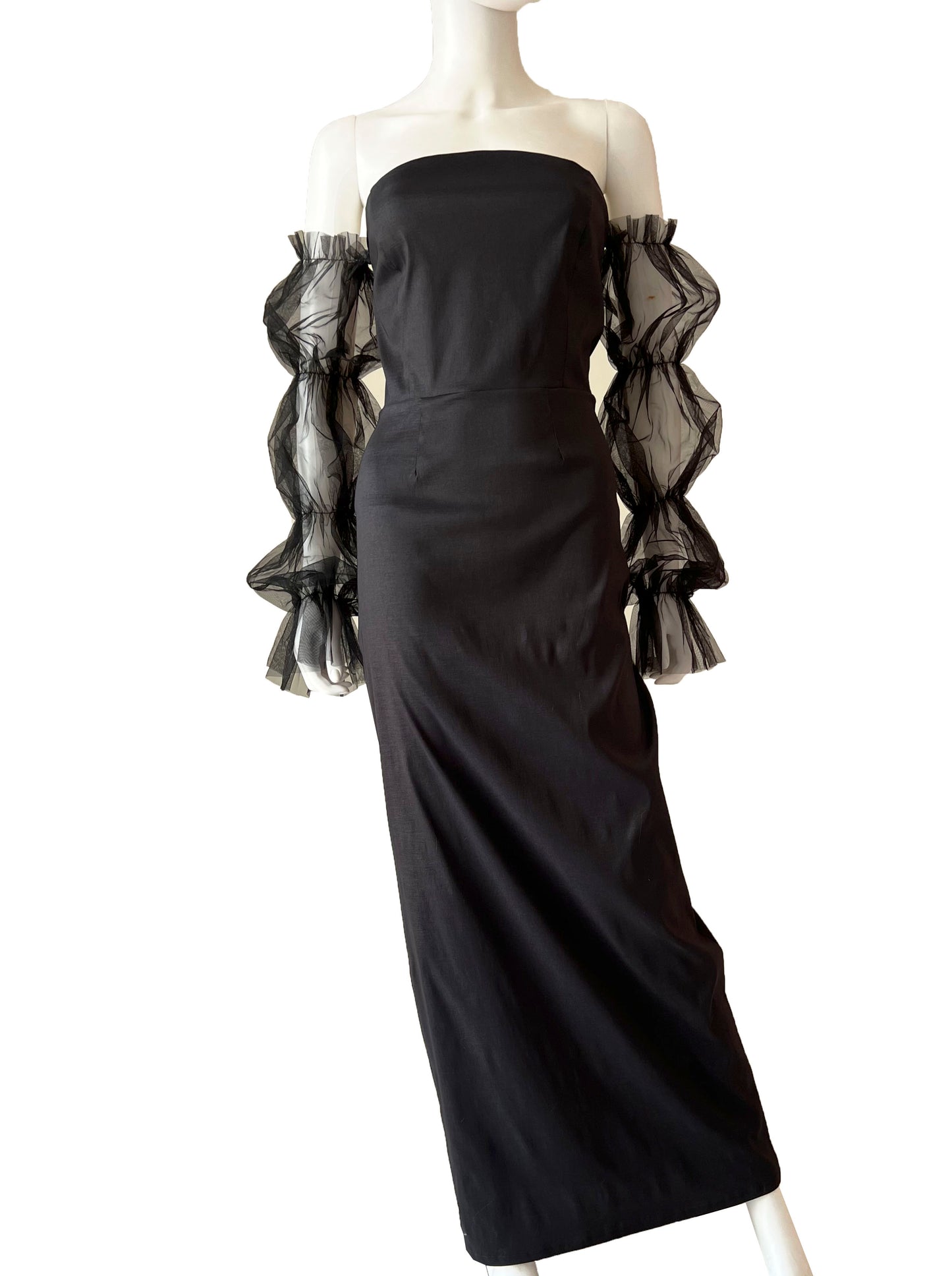 Vestido negro manga tul .