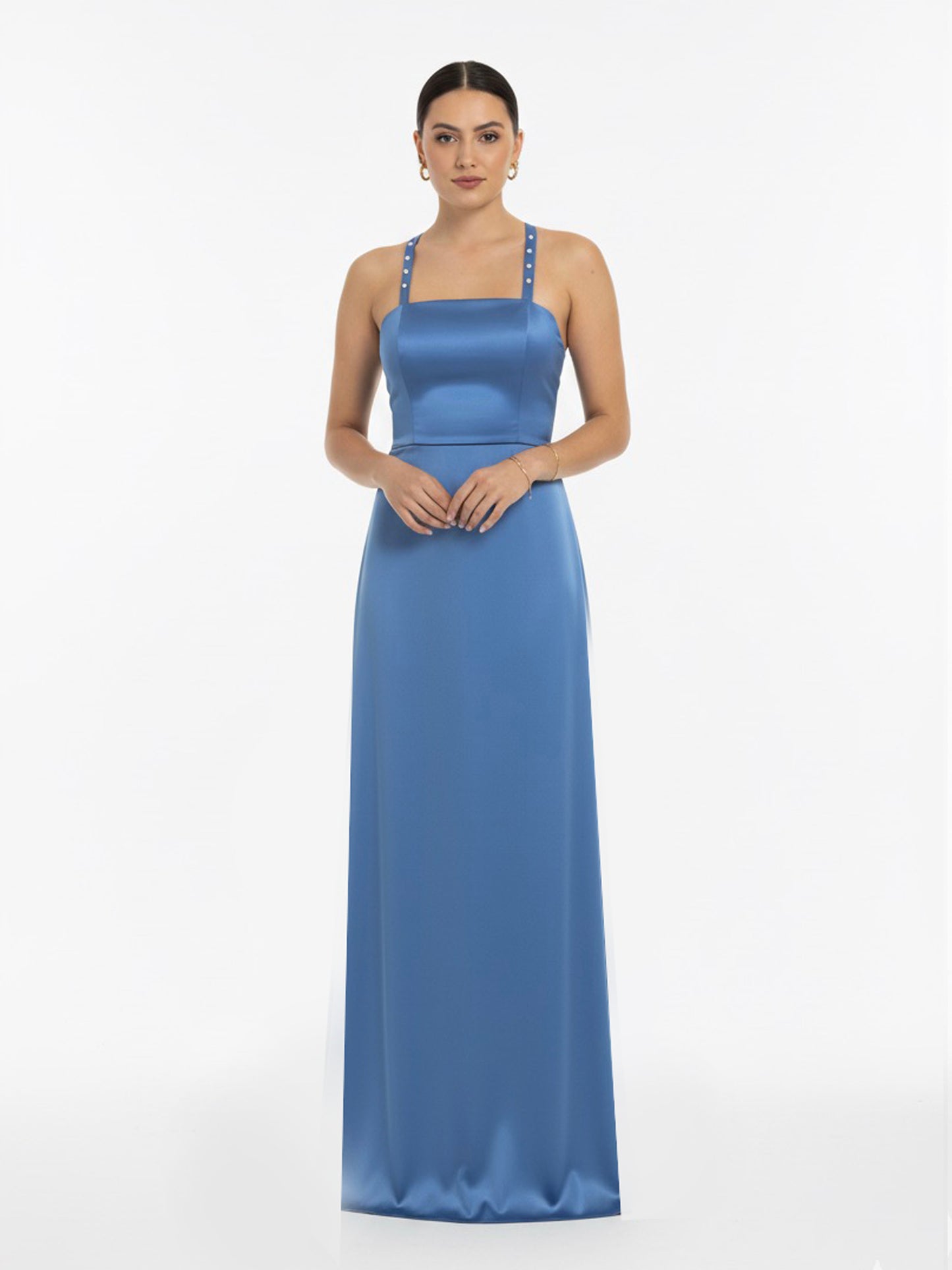 Vestido straps con perlas azul.