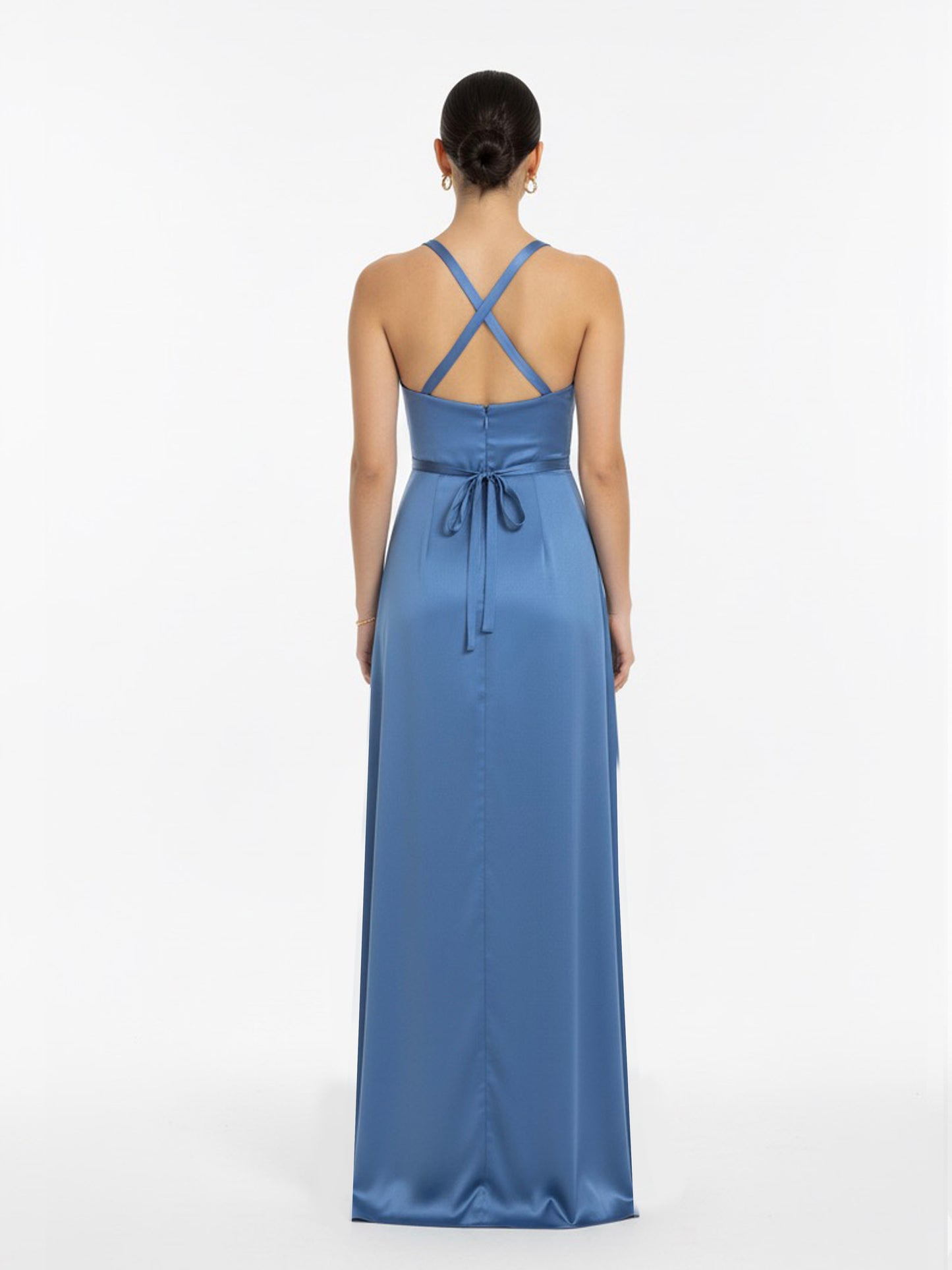 Vestido straps con perlas azul.