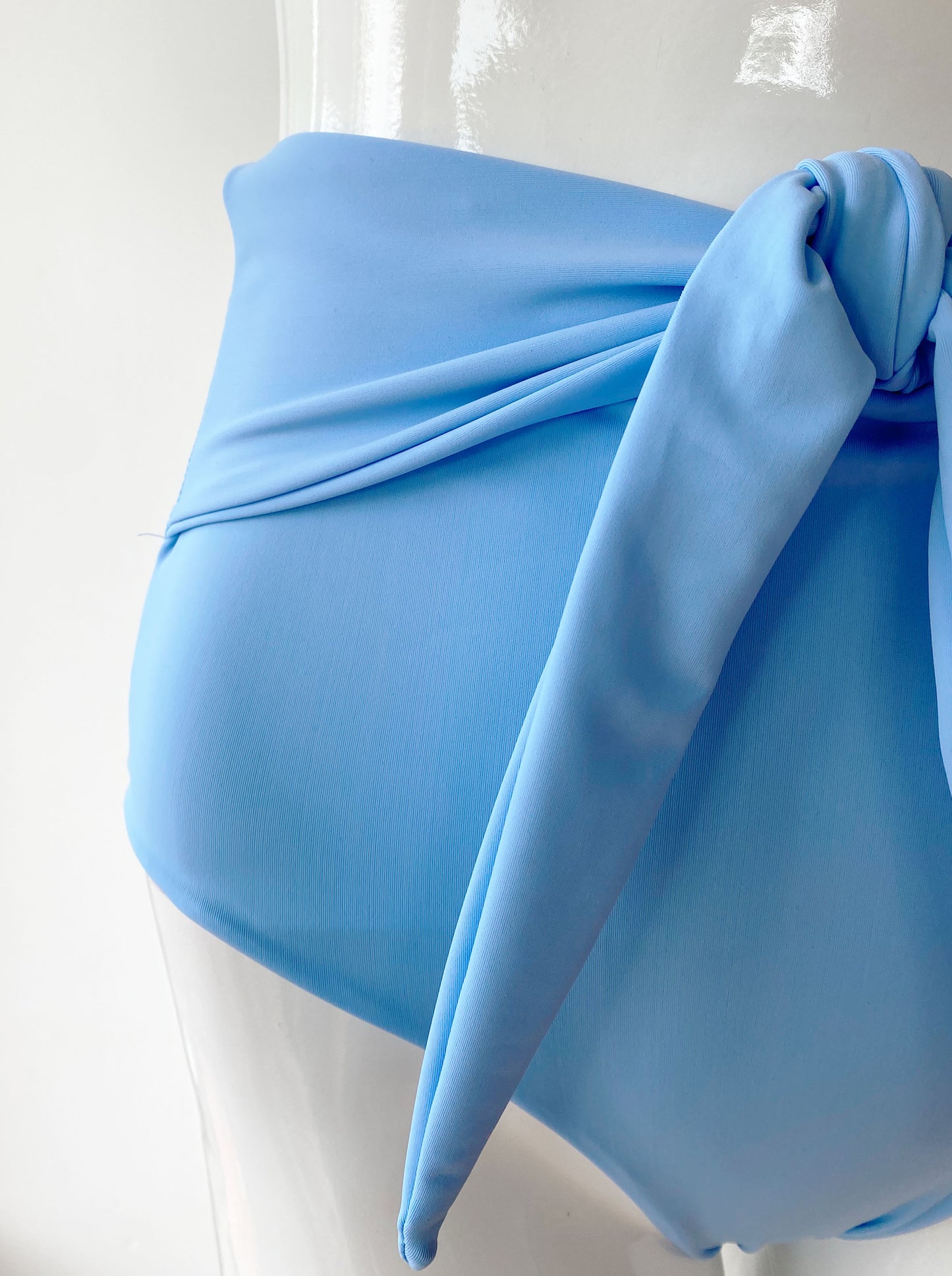 Bottom nudo baby blue.