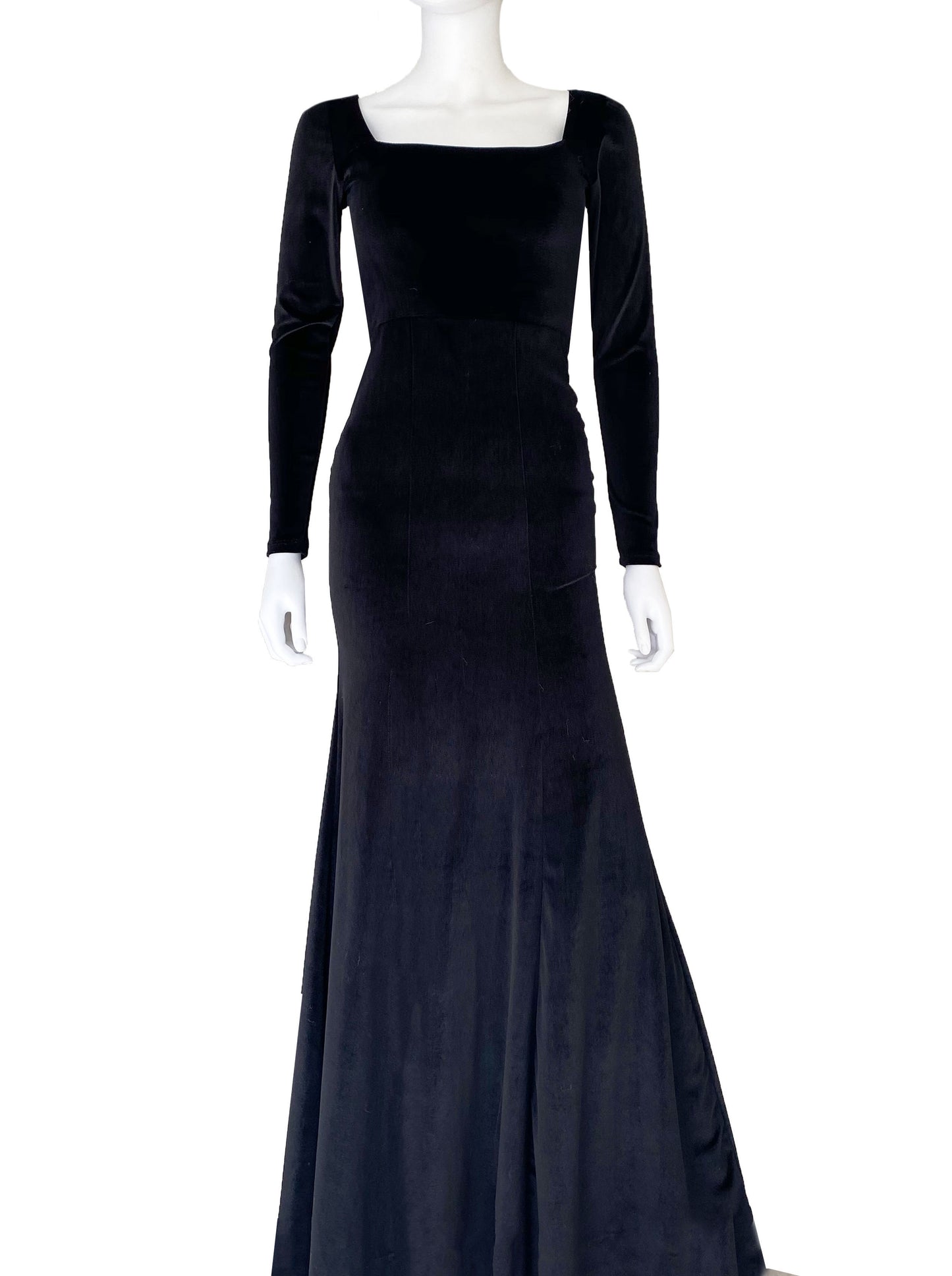 Vestido escote cuadrado velvet negro.