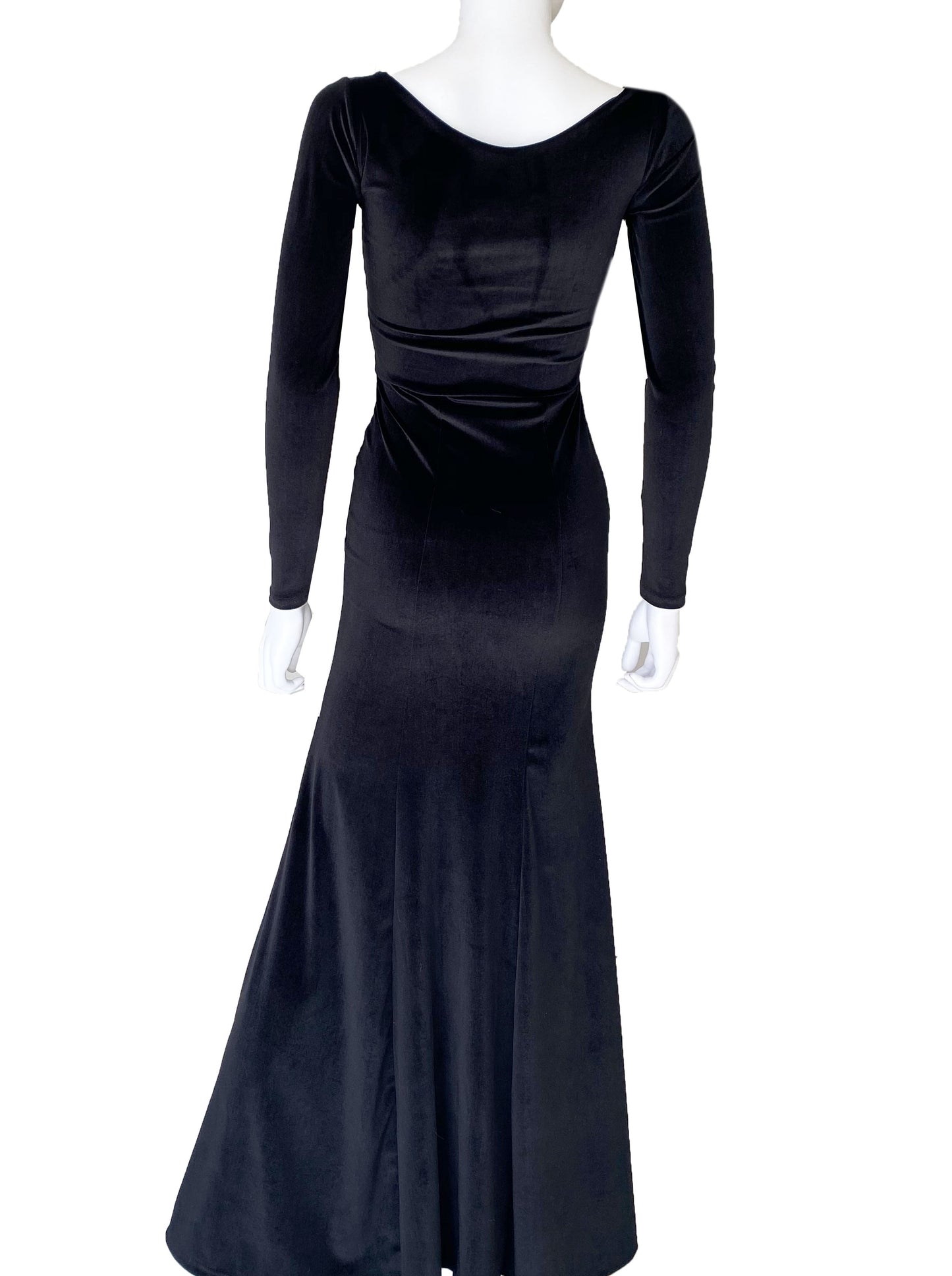 Vestido escote cuadrado velvet negro.