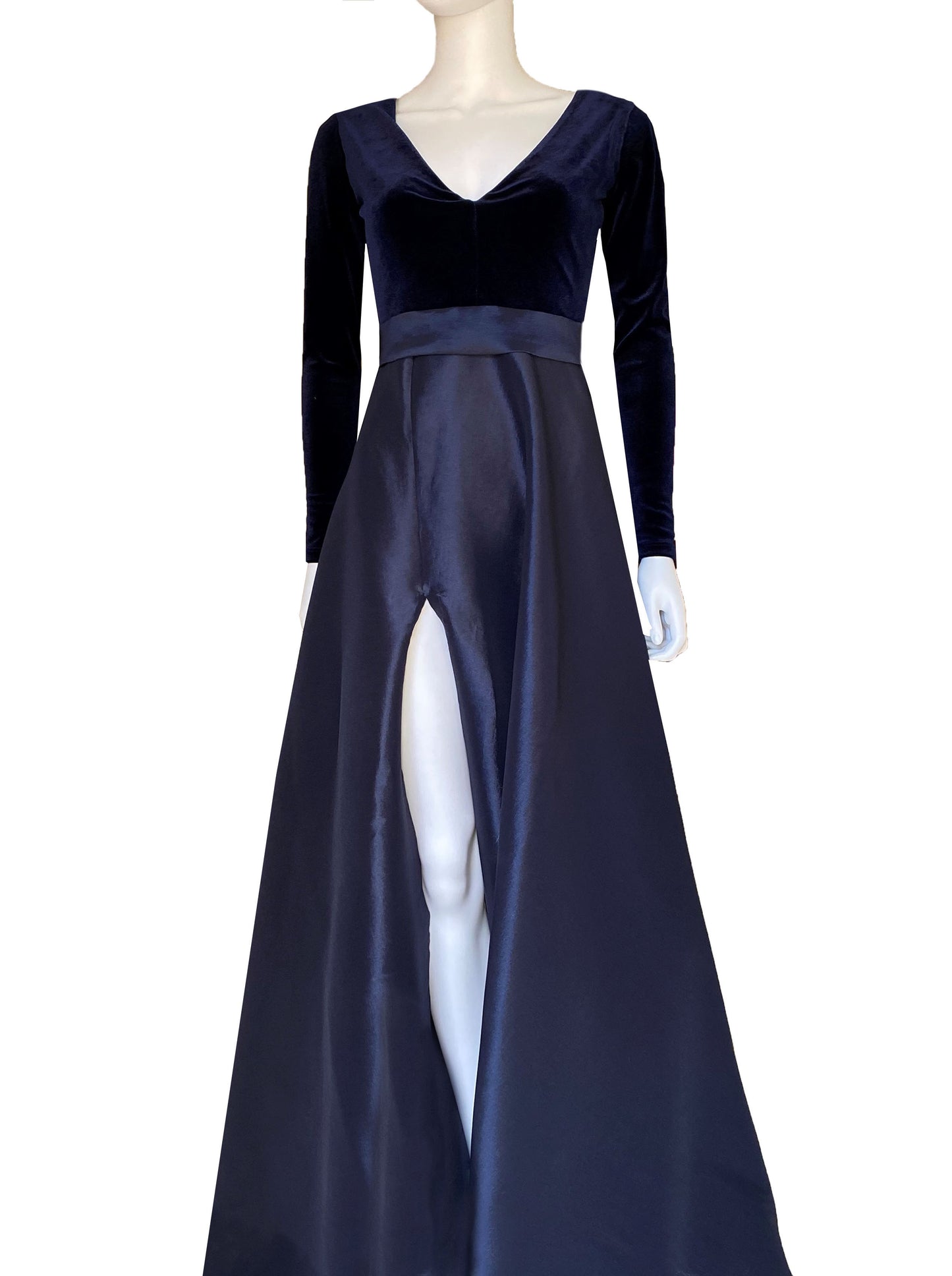 Vestido velvet tafeta cuello V azul marino.