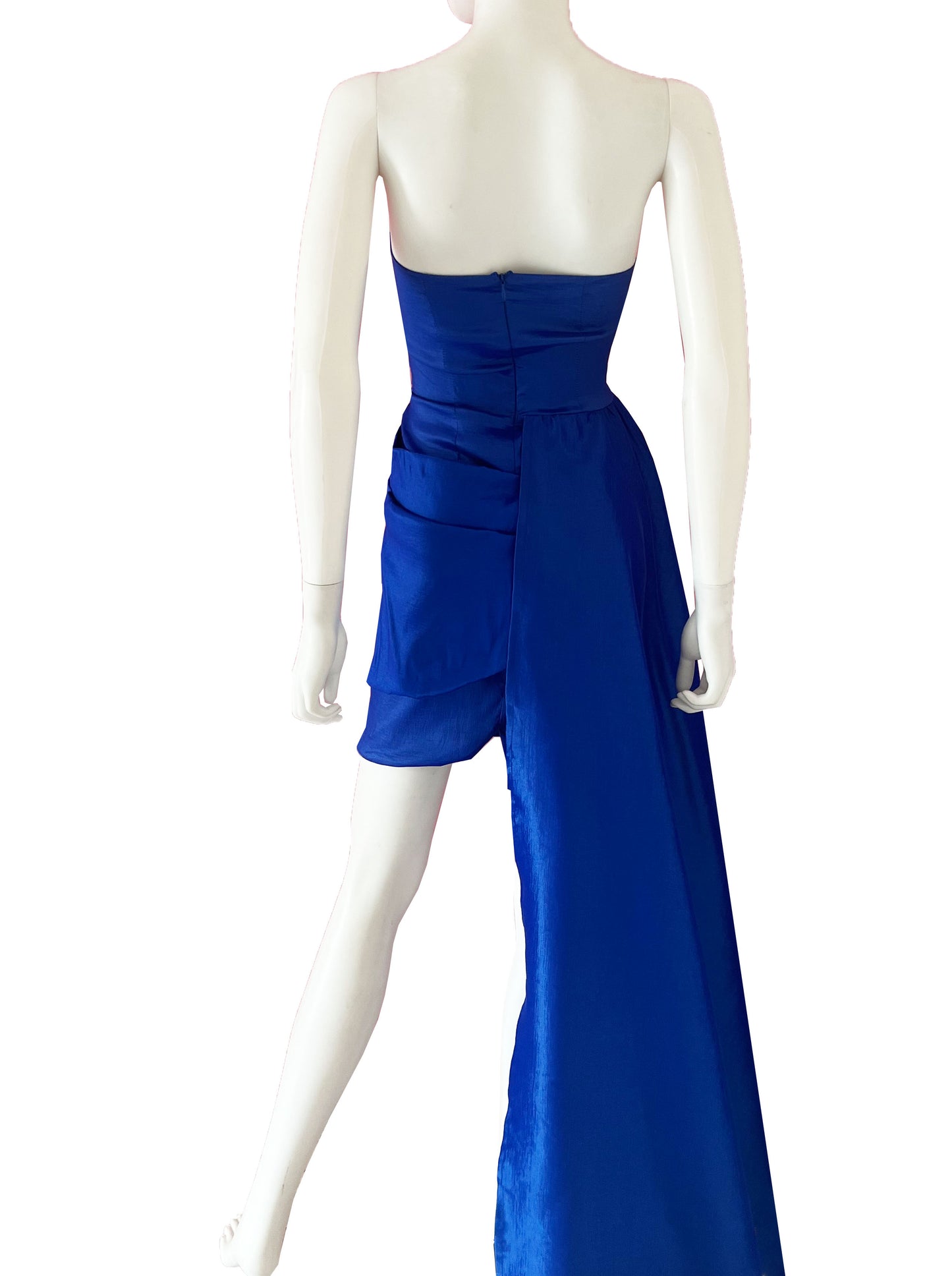 Vestido tafeta asimétrico azul rey.