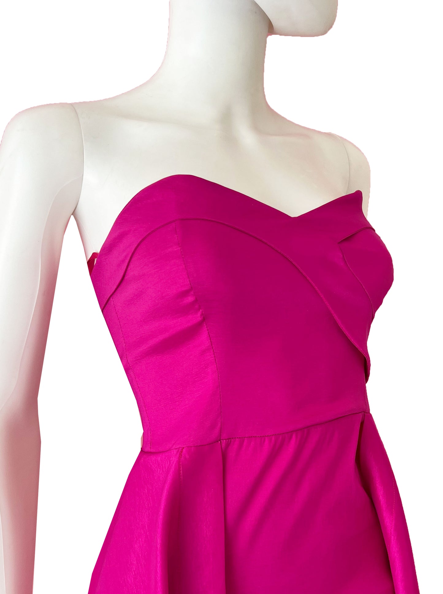 Vestido detalle en talle doble falda fucsia
