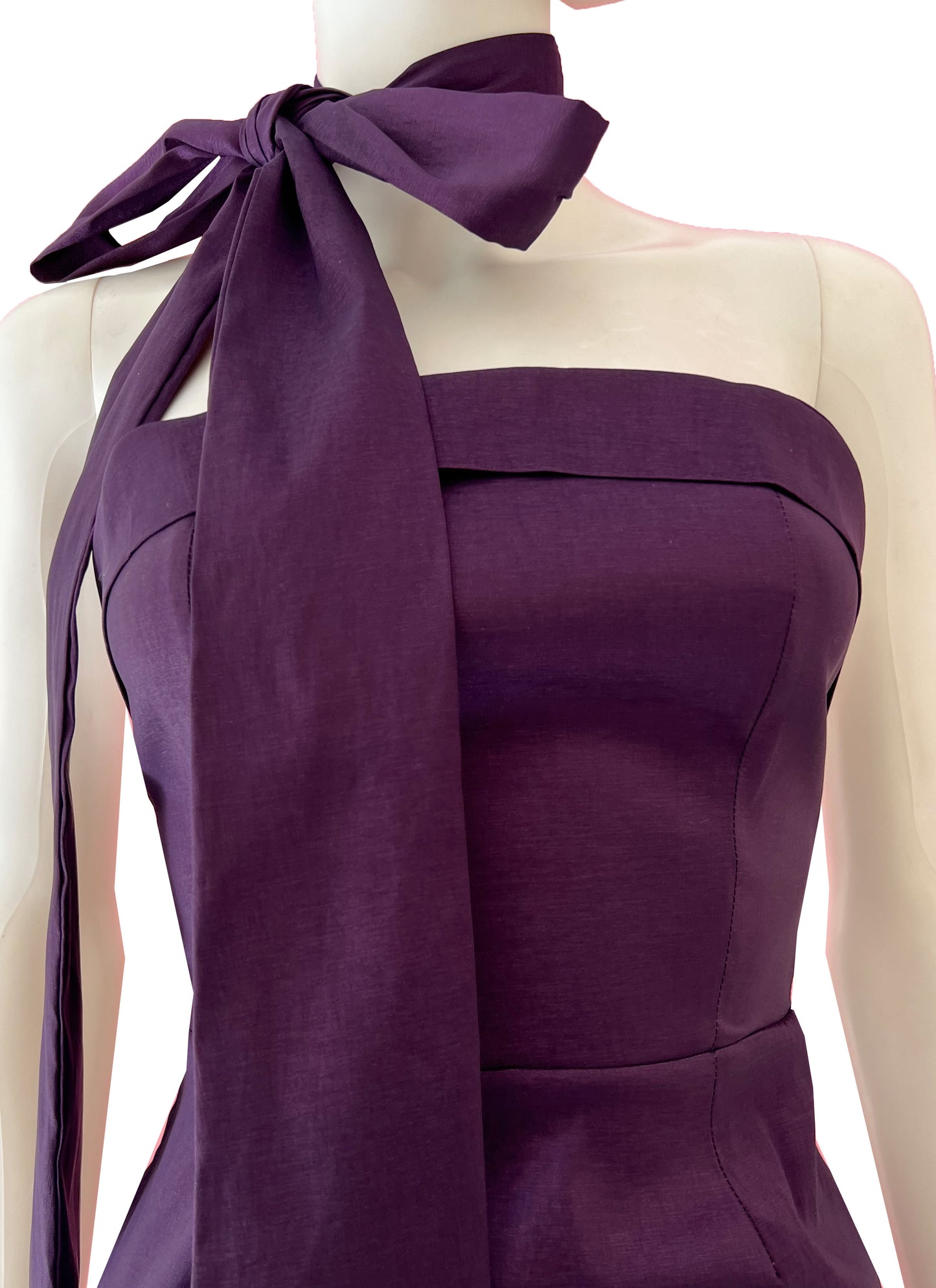 Vestido strapless midi uva.