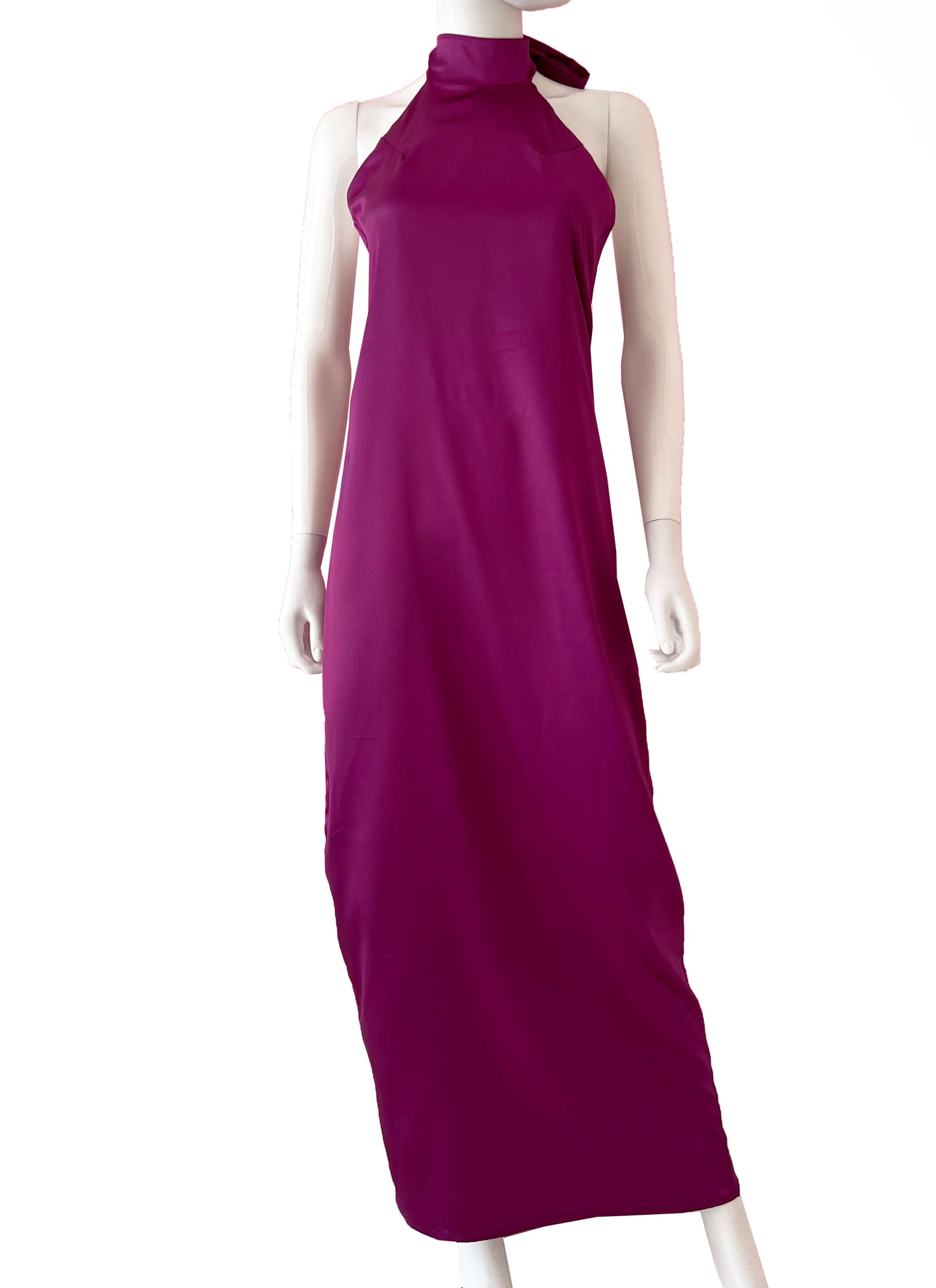 Vestido halter satén uva.