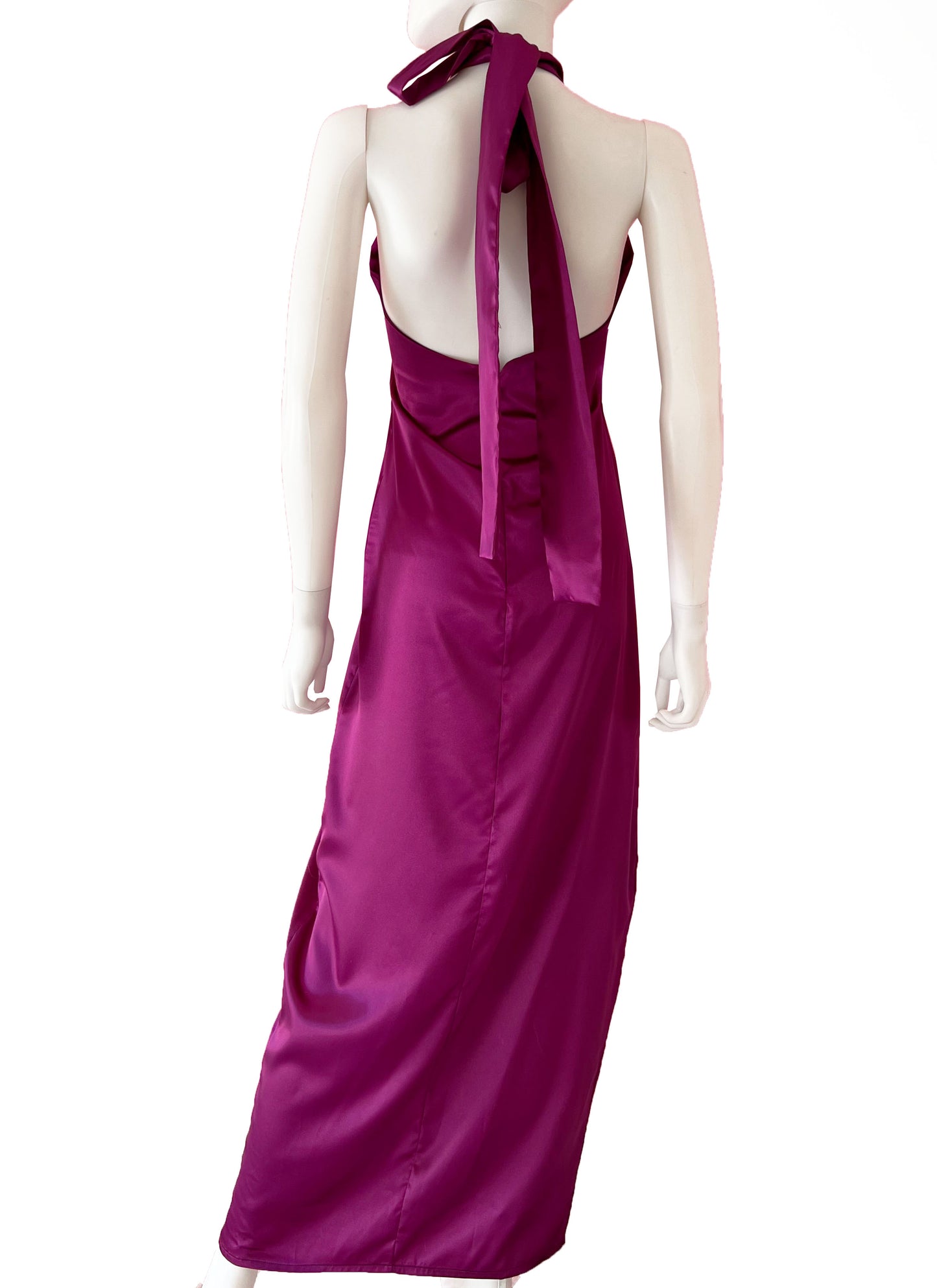 Vestido halter satén uva.