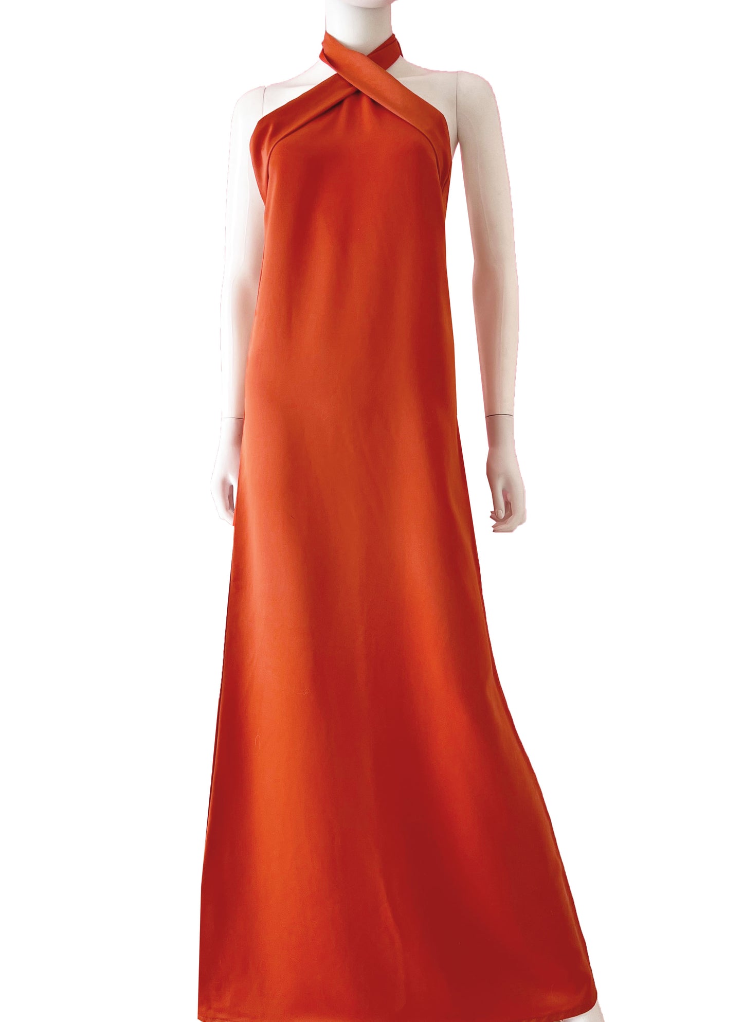 Vestido halter satén naranja.