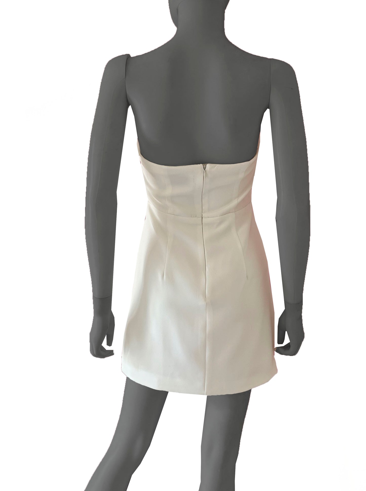 Vestido flor en pecho ivory.