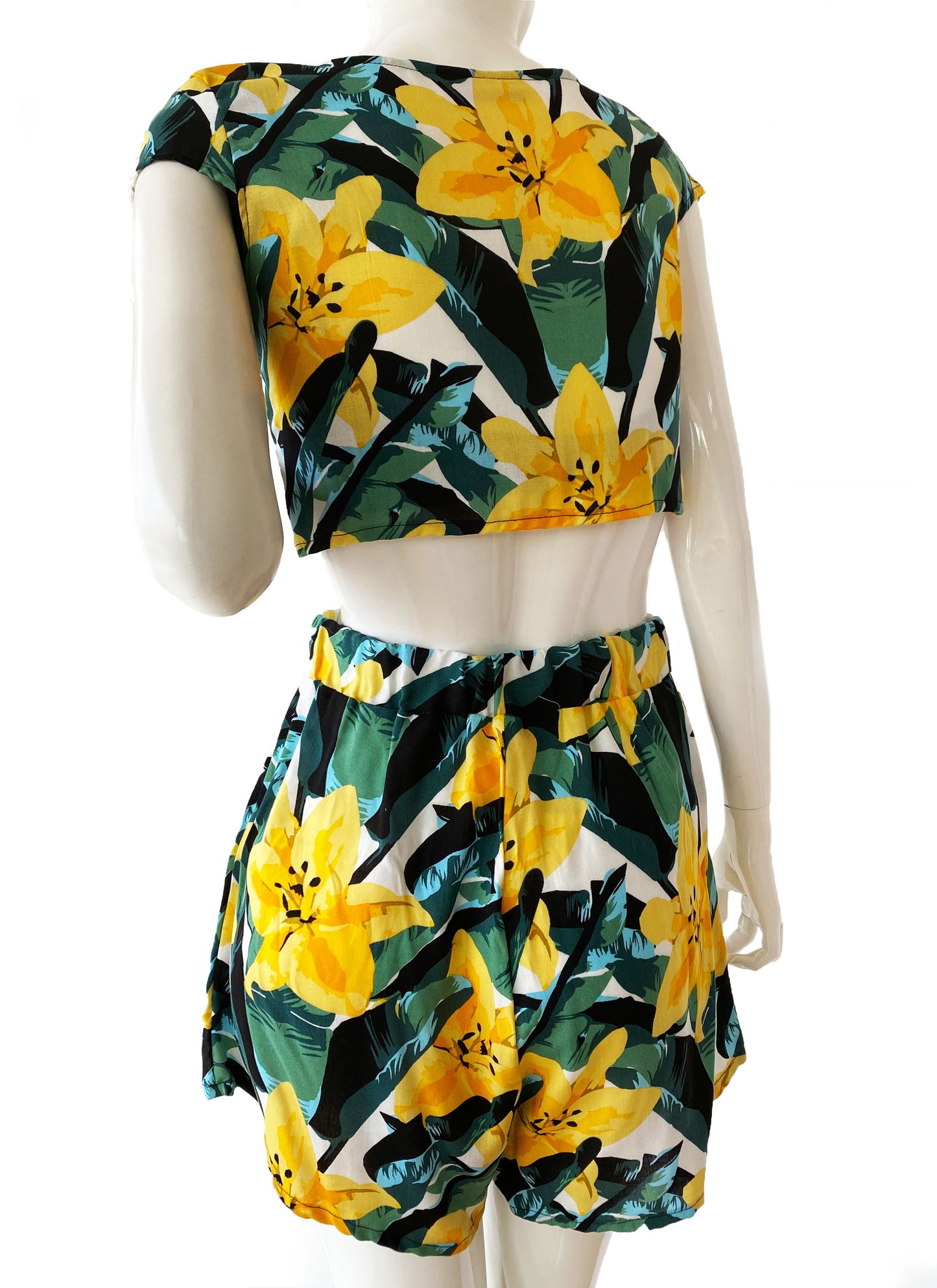 Set tropical .