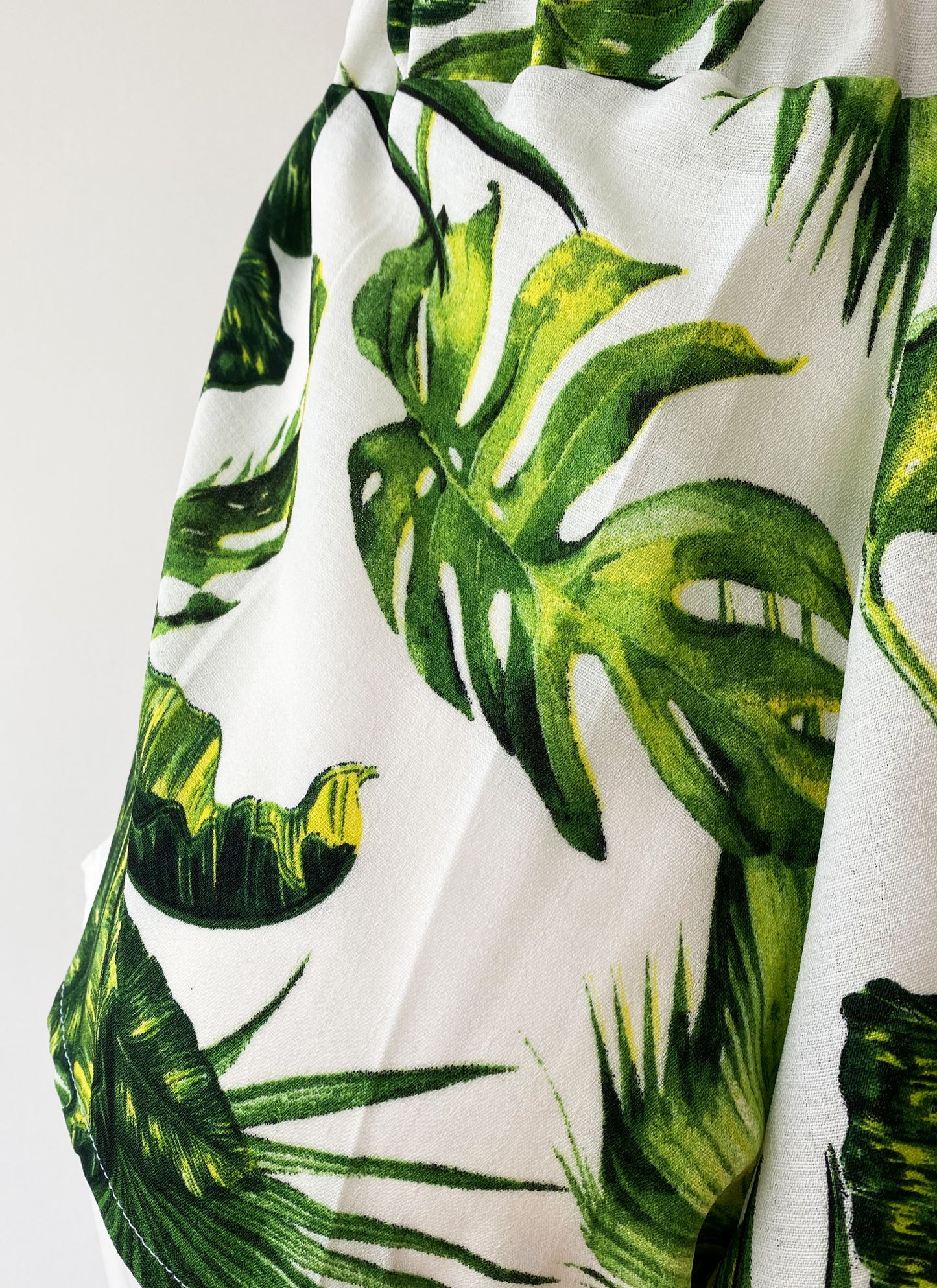 Short palmeras blanco.