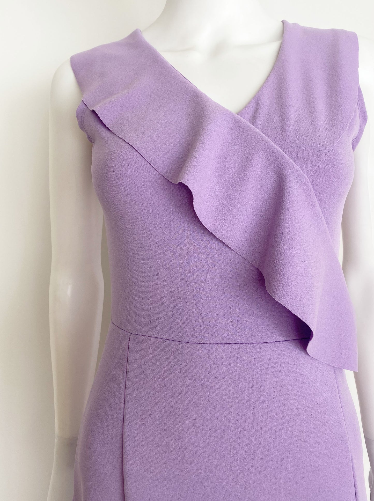 Vestido cuello V. lila