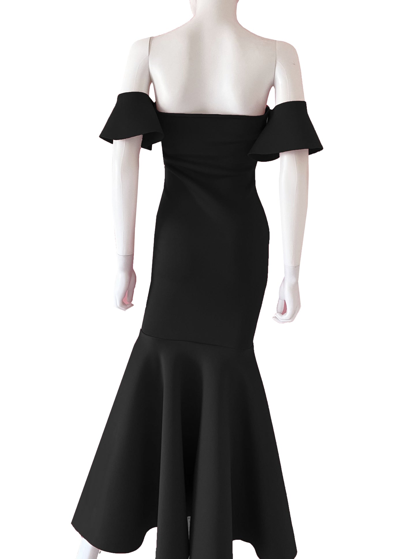 Vestido manguita olán sirena negro.