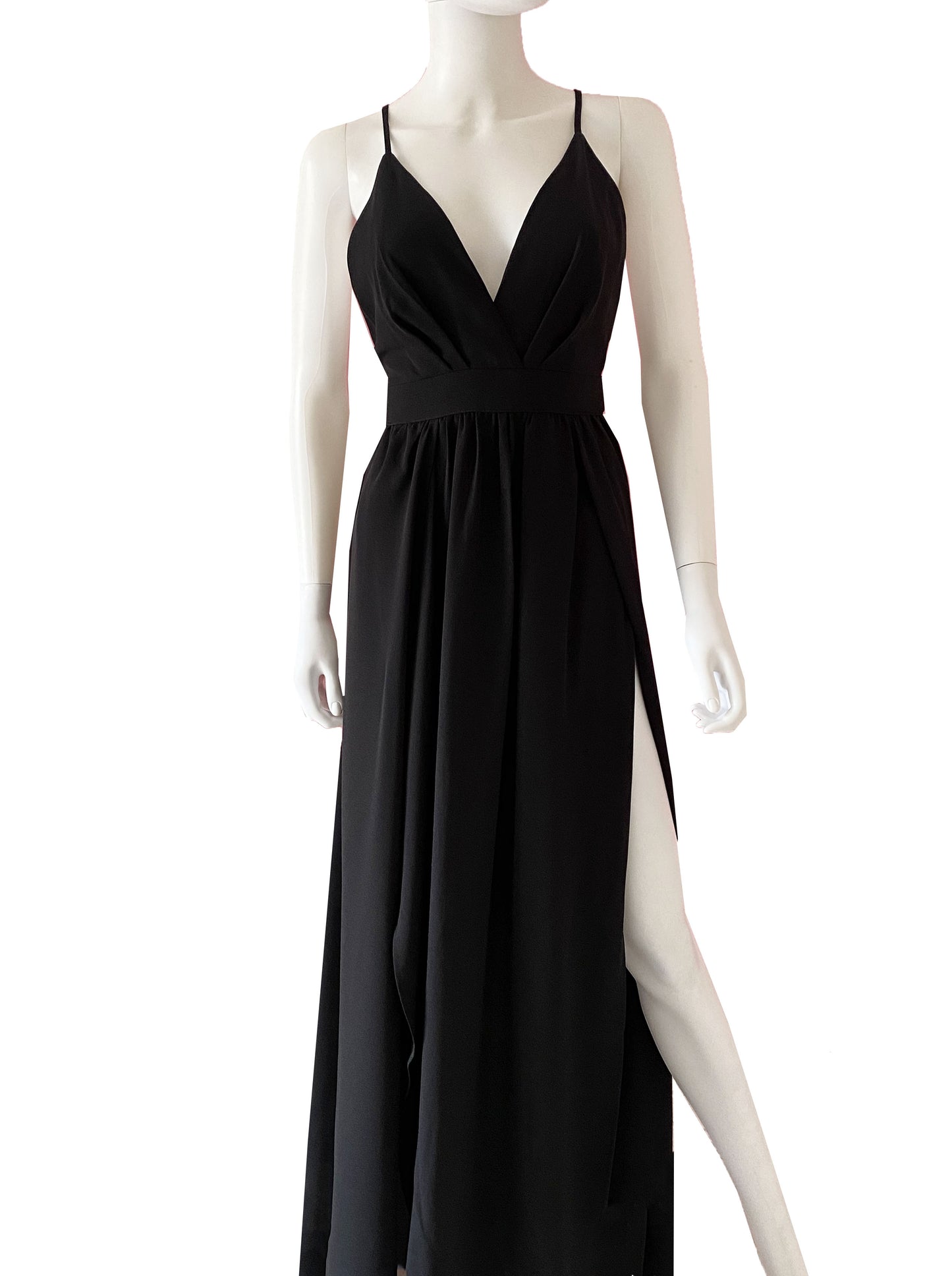 Vestido straps escote negro.
