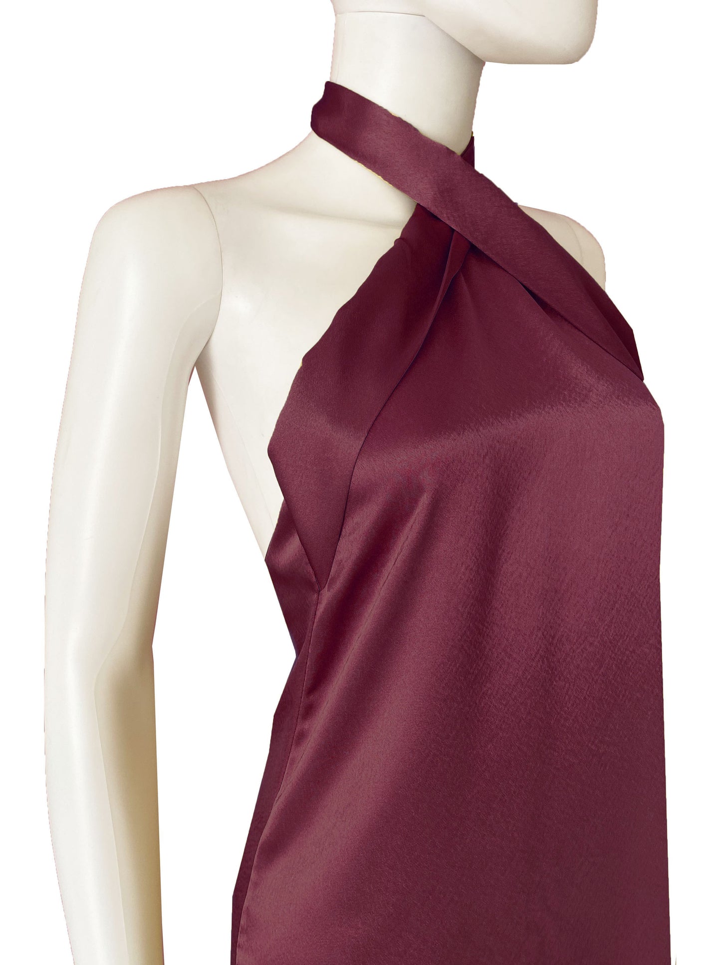 Vestido halter satén tinto.