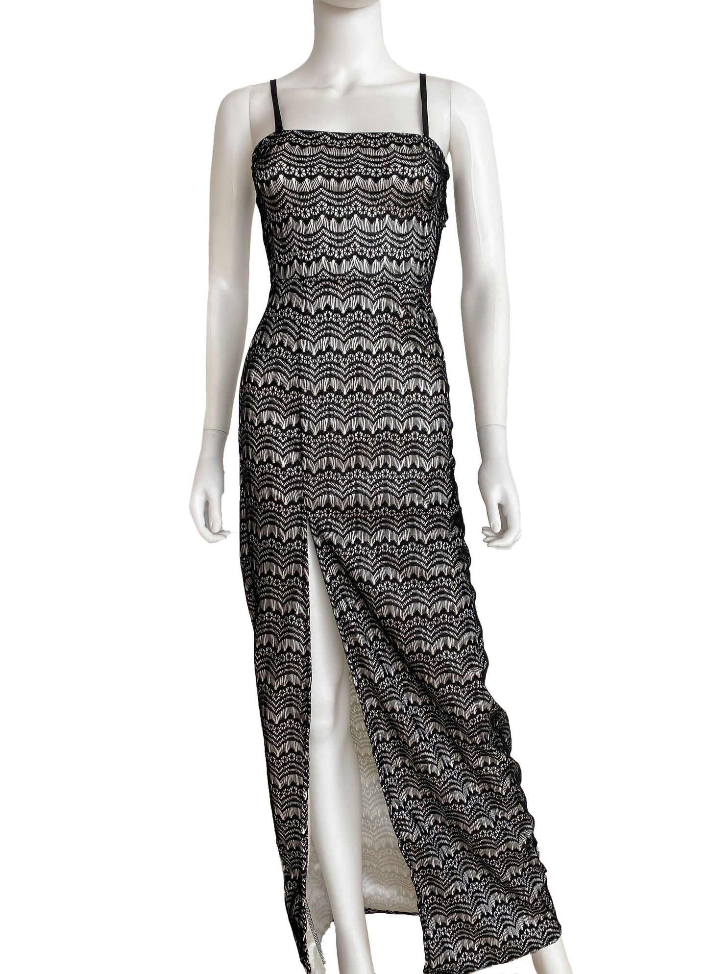 Vestido B&W encaje recto.