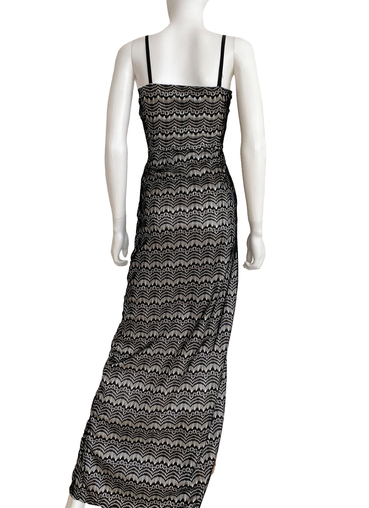Vestido B&W encaje recto.