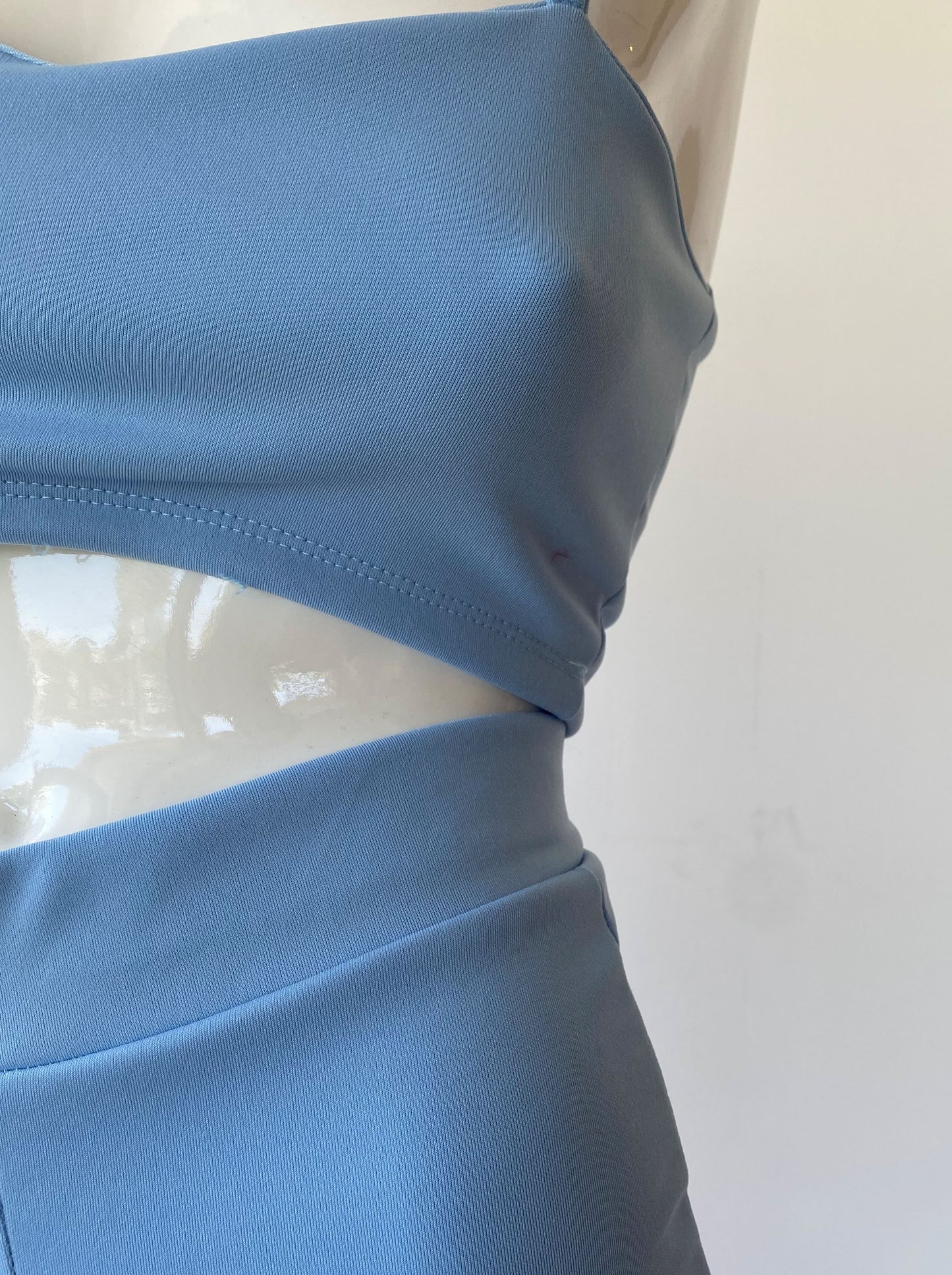 Set de vestido tejido con top y shorts.