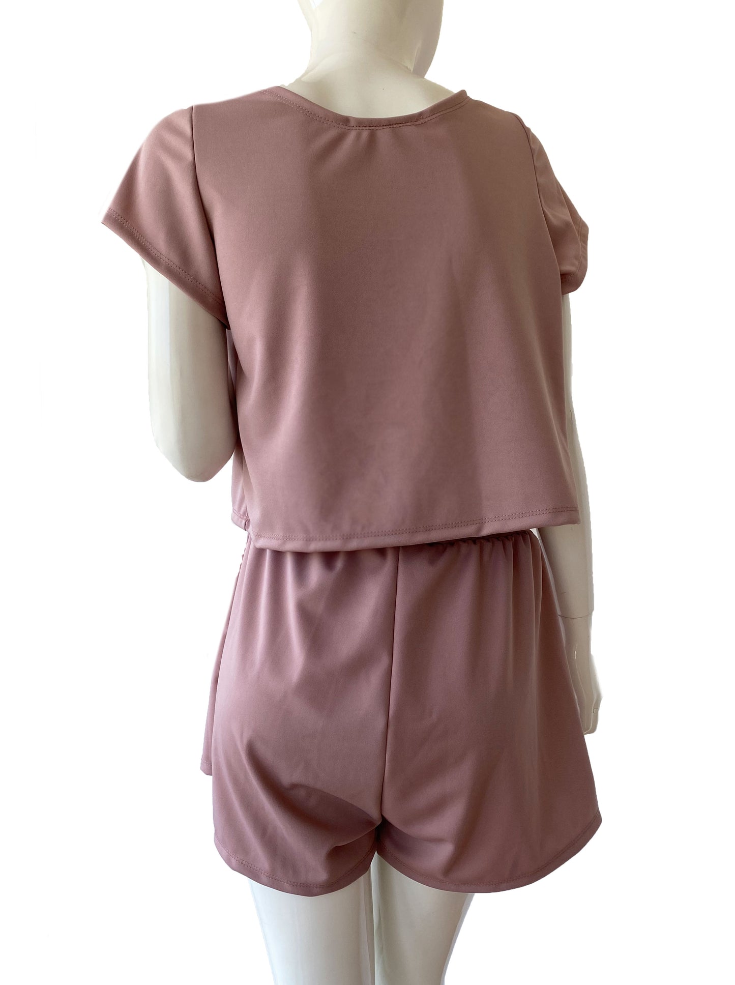 Set short y blusa manga corta rosa palo.