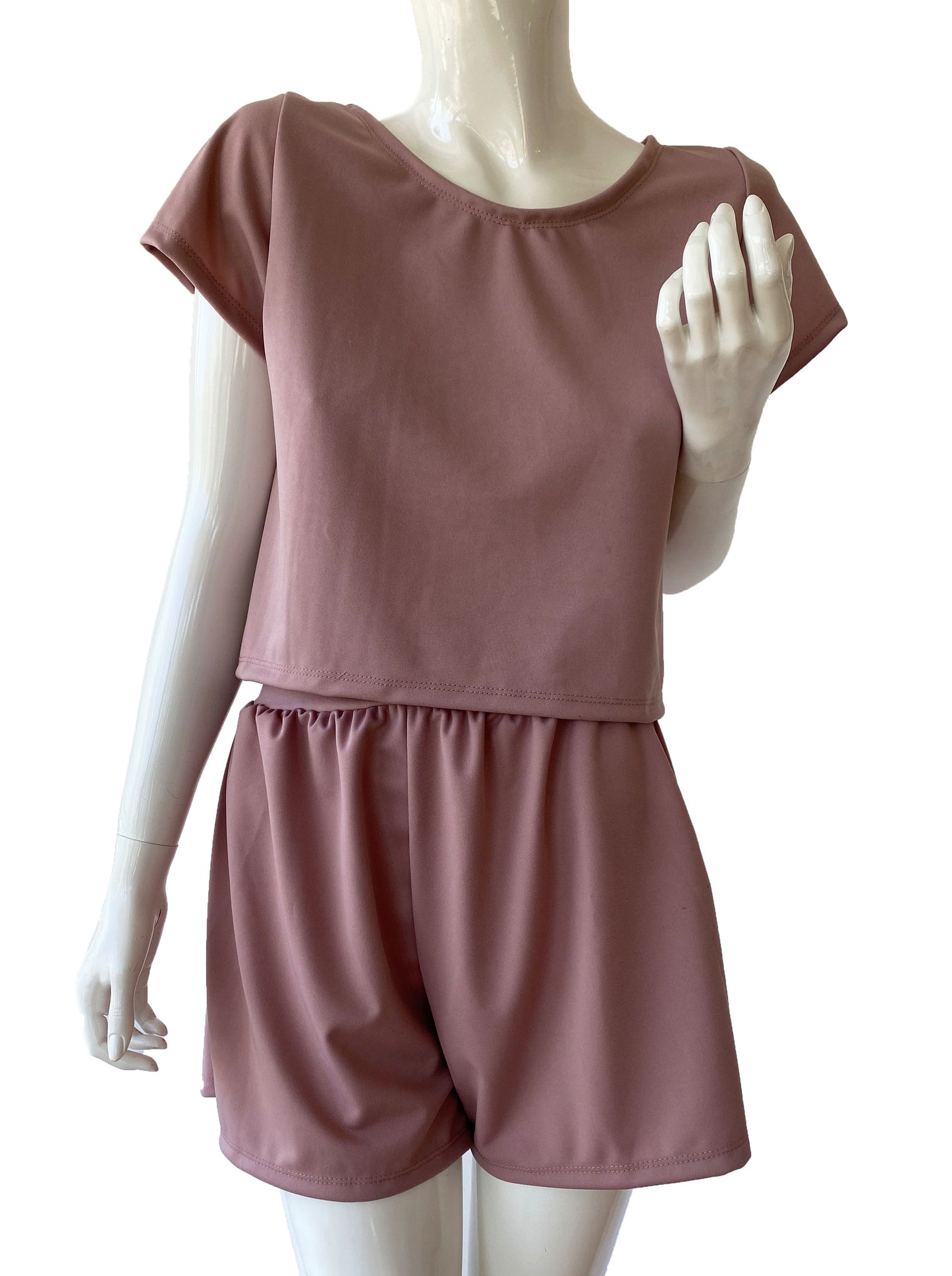 Set short y blusa manga corta rosa palo.