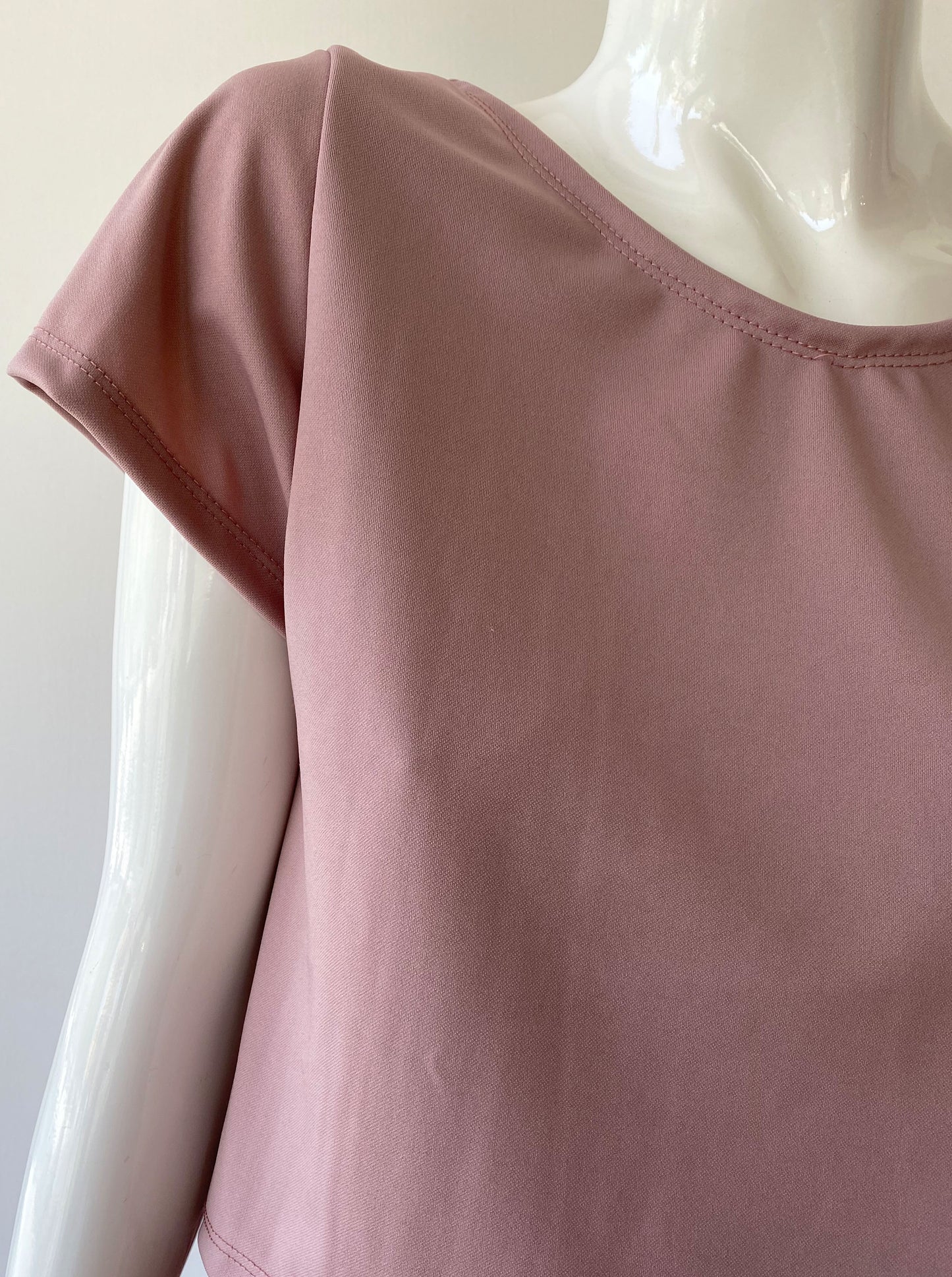 Set short y blusa manga corta rosa palo.