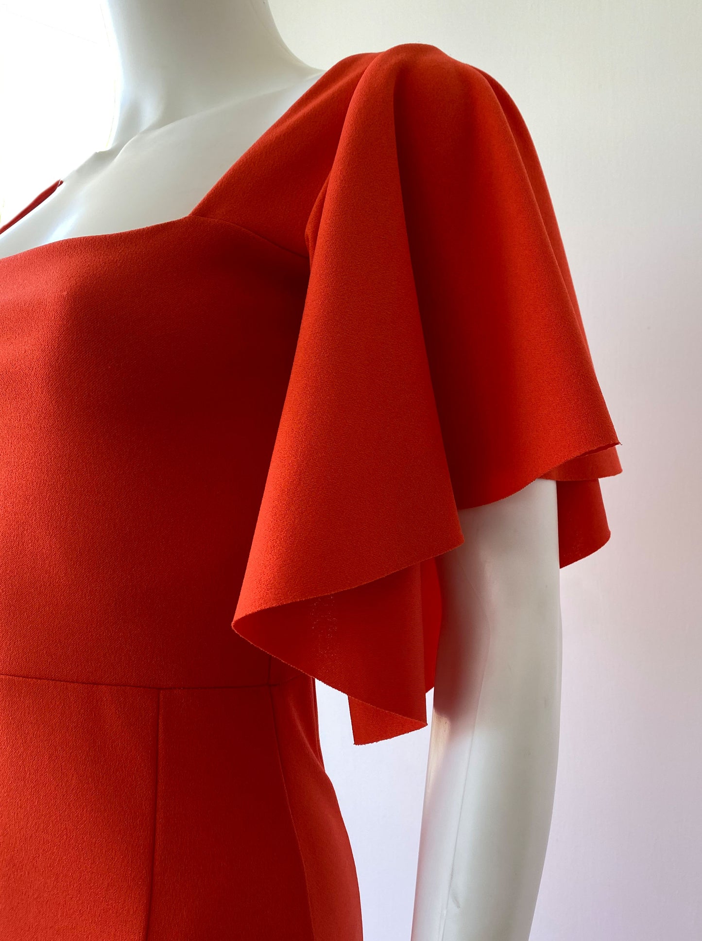 Vestido cuadrado manga mariposa naranja.