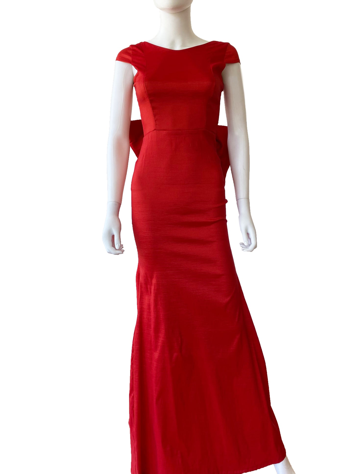 Vestido moño con cauda rojo.