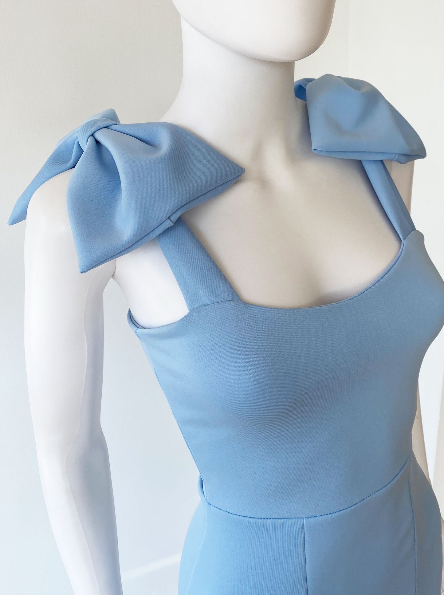 Vestido Moños azul cielo.
