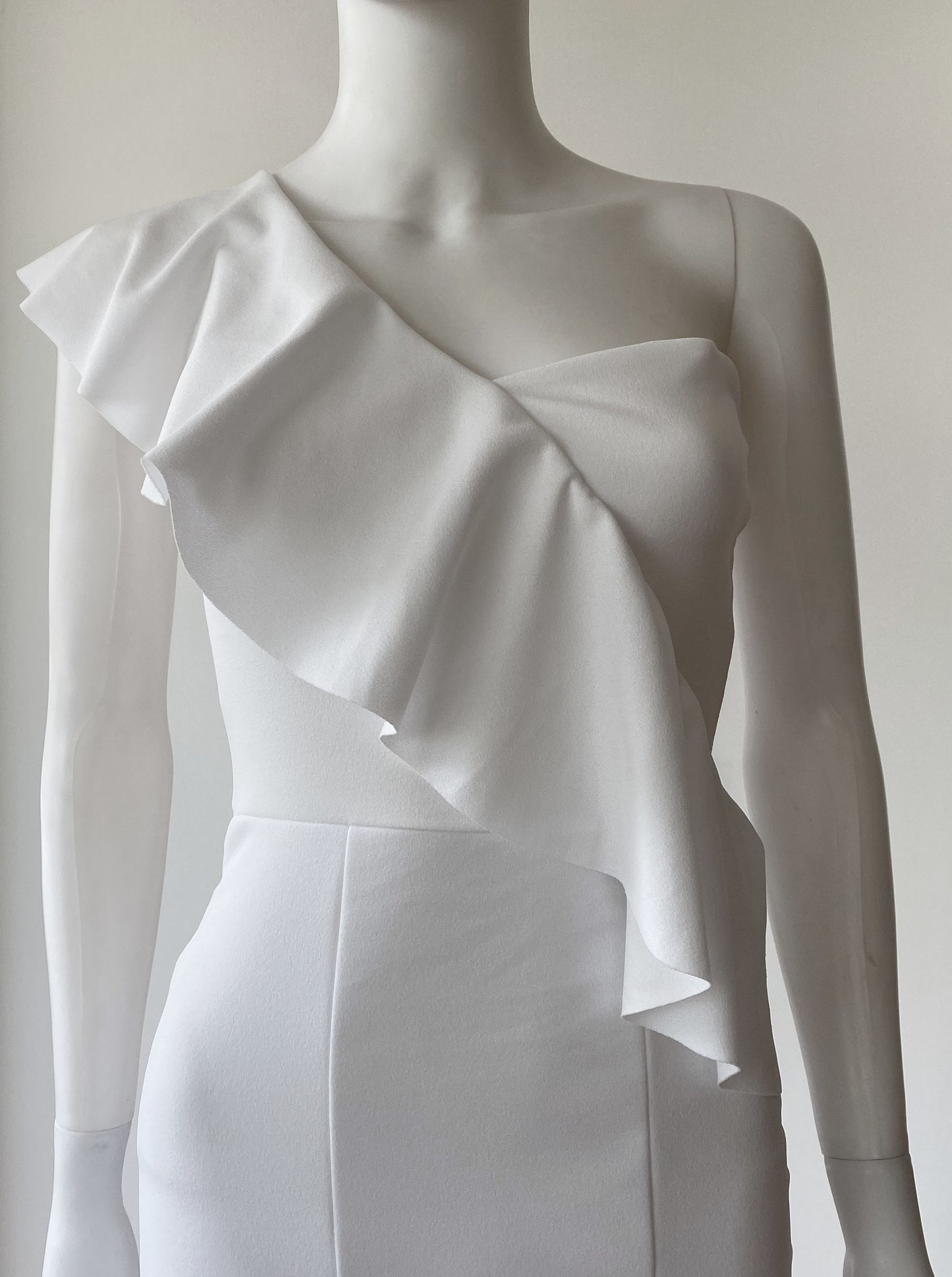 Vestido olán cruzado blanco.